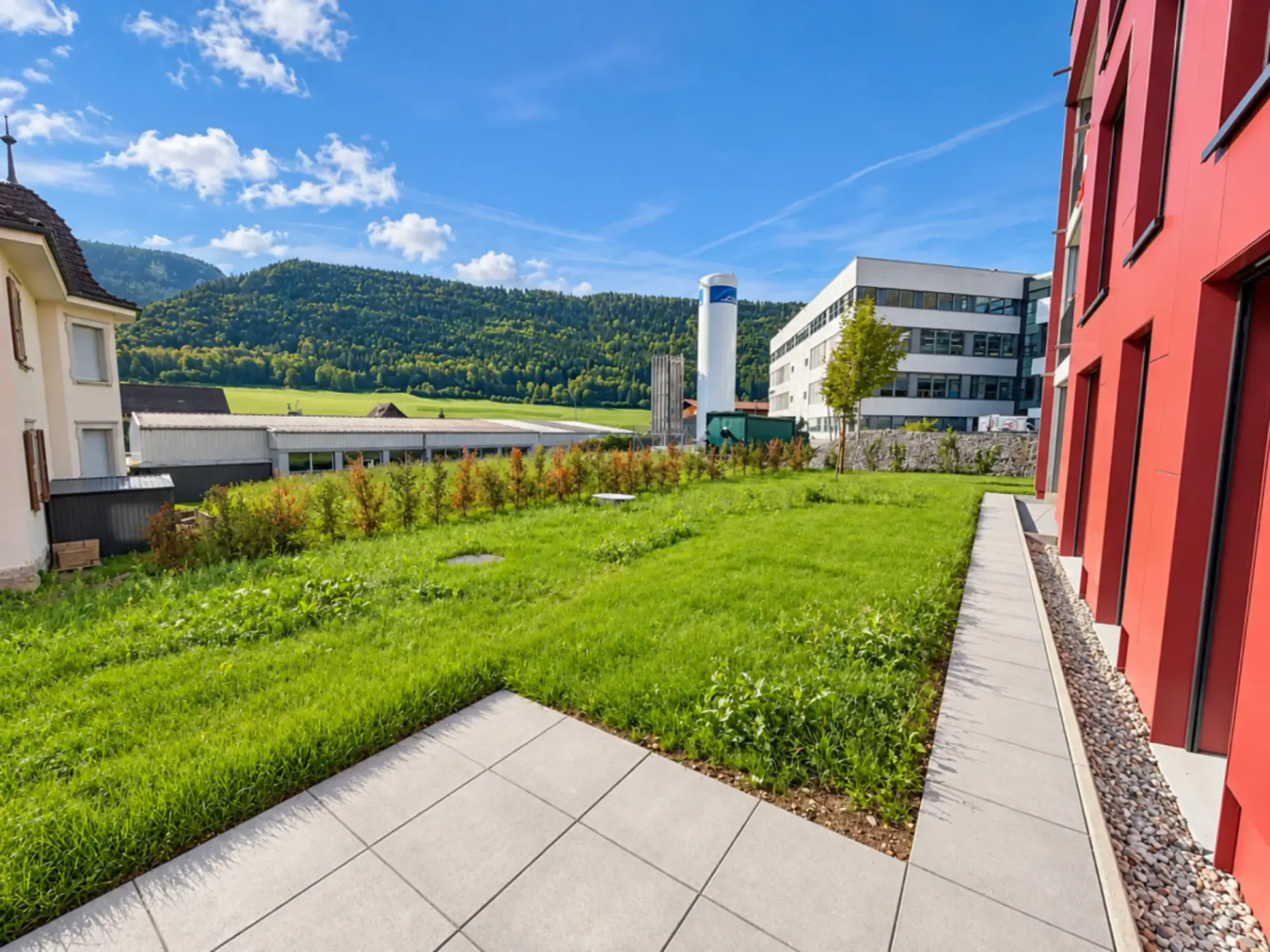 Villeret, wunderschöne 3.5-Zimmer-Wohnung mit eigenem Garten und Garage