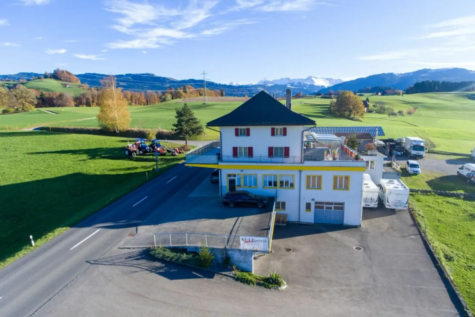 Charmante Wohnhaushälfte mit Werkstatt und Alpenpanorama