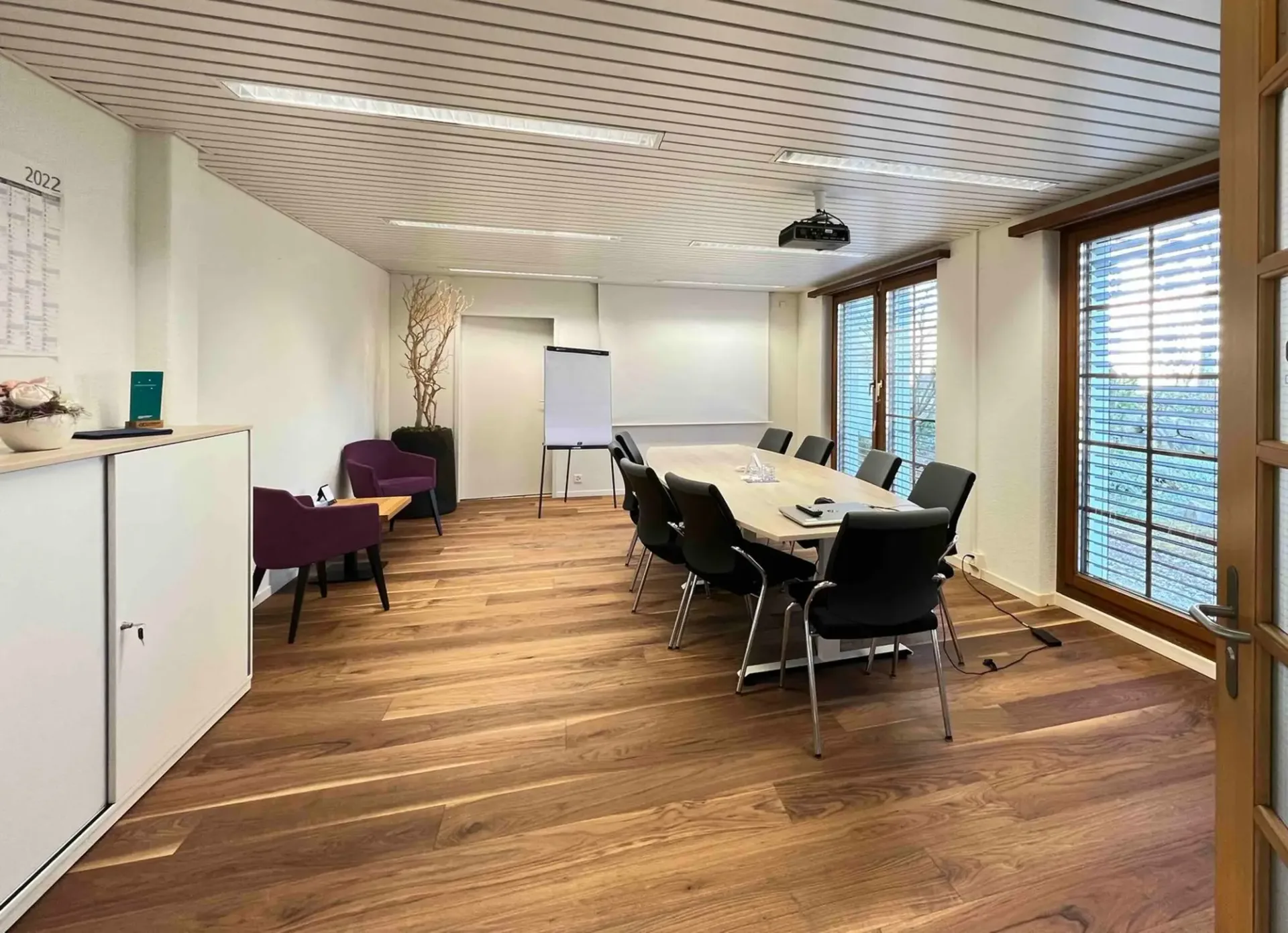 Edler Gewerberaum der sich als Büro, Praxis, Studio oder Laden nutzen lässt.