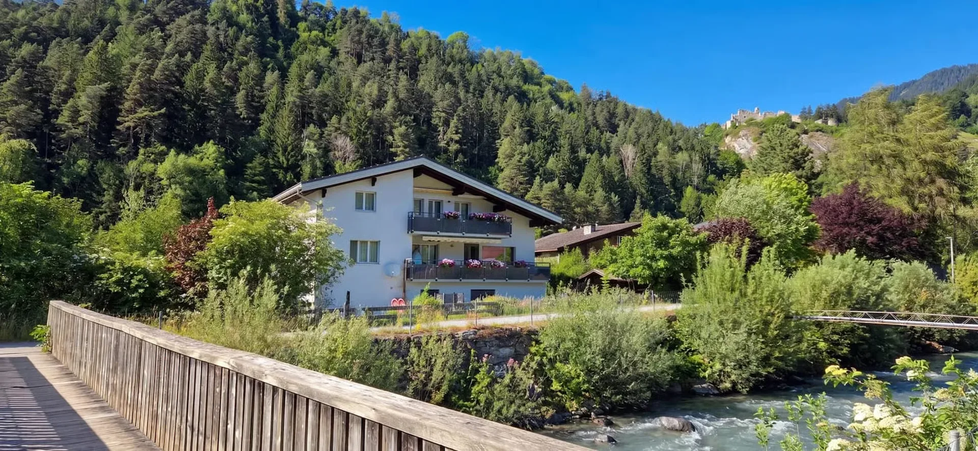 Casa con 3 unità abitative in vendita a Seewis-Schmitten