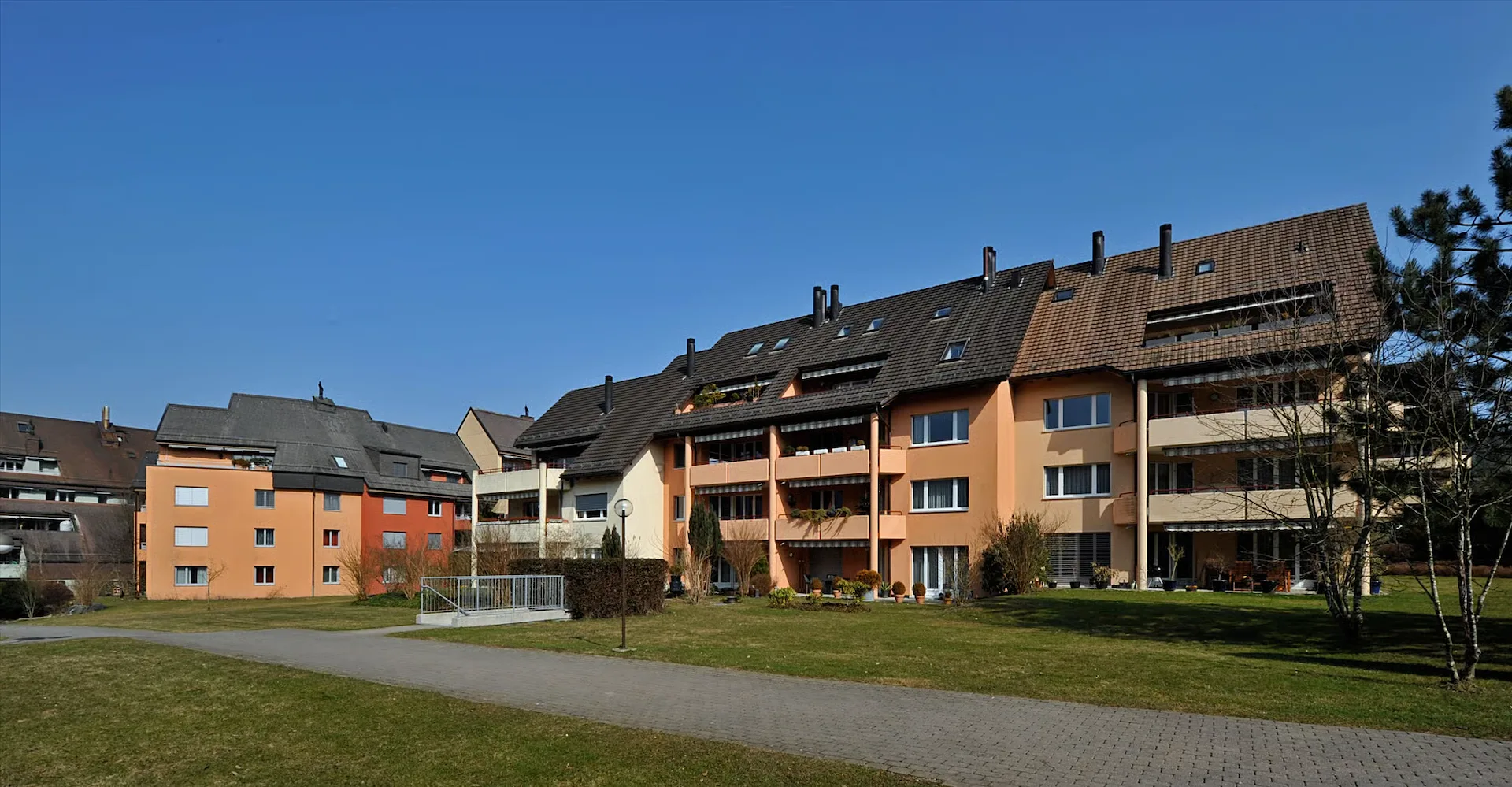 Grosse, helle Wohnung mit Charme...