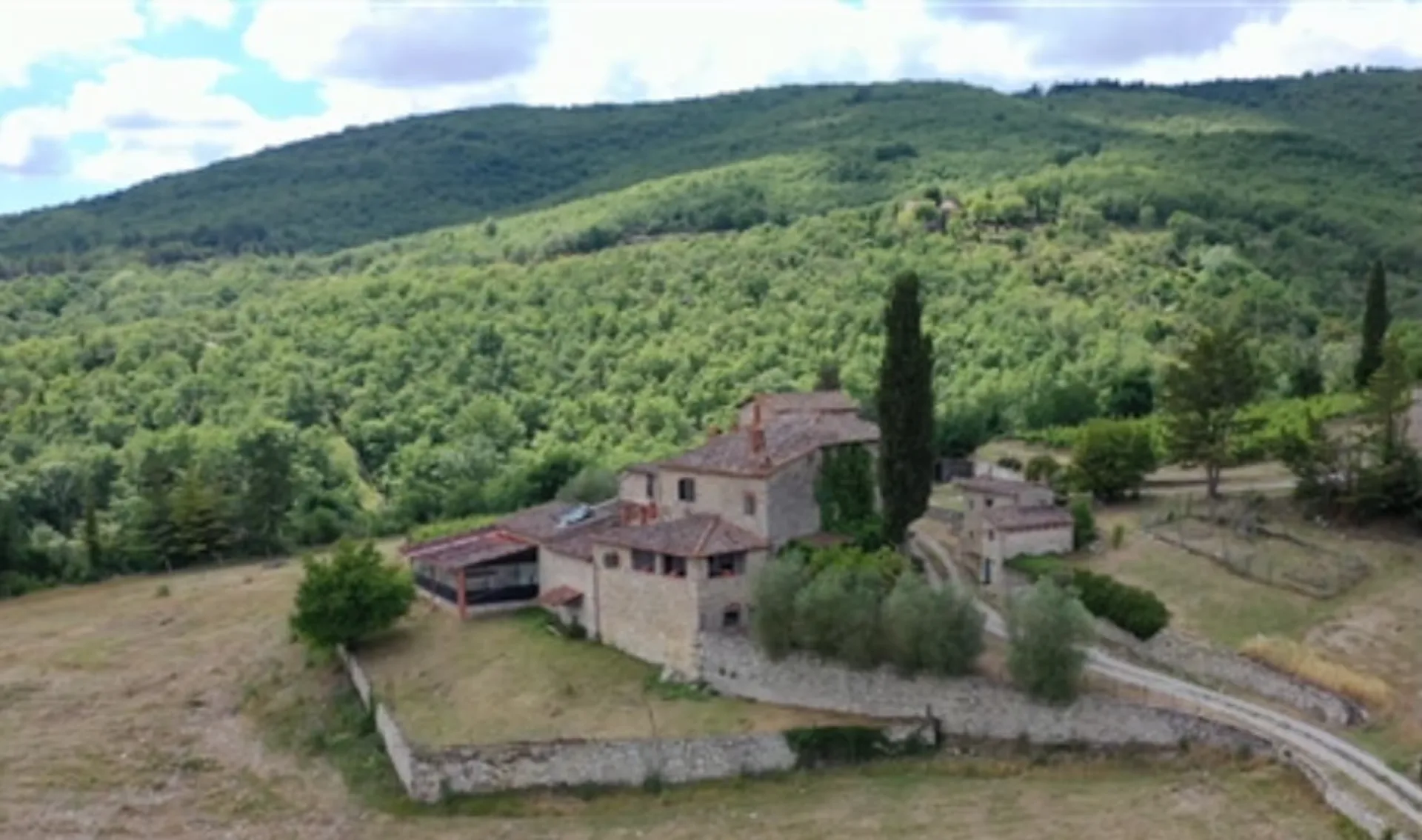 Villa in Stile Toscano con Dependance, Piccolo Vigneto e Oliveto