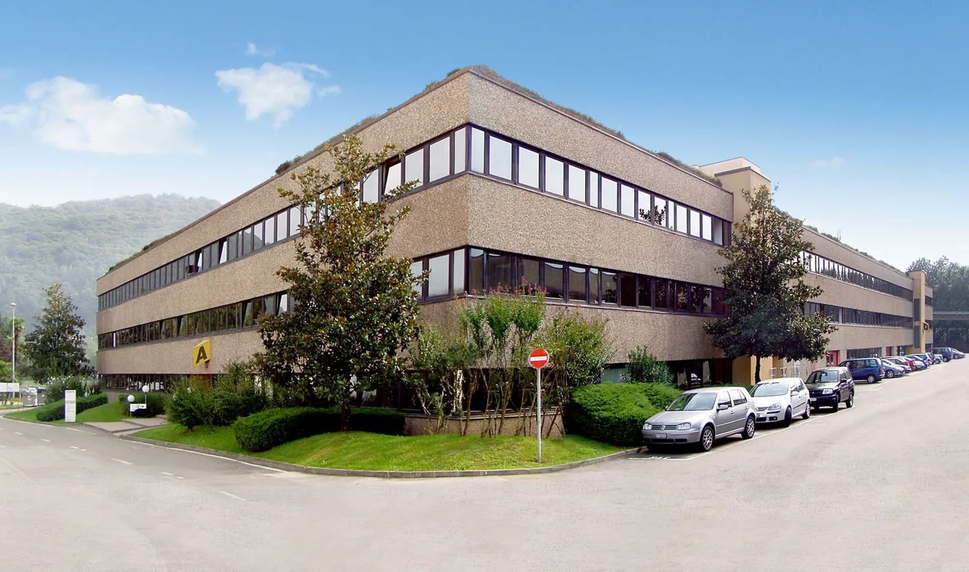 Büro mit über 200 m² zur Miete in Bioggio