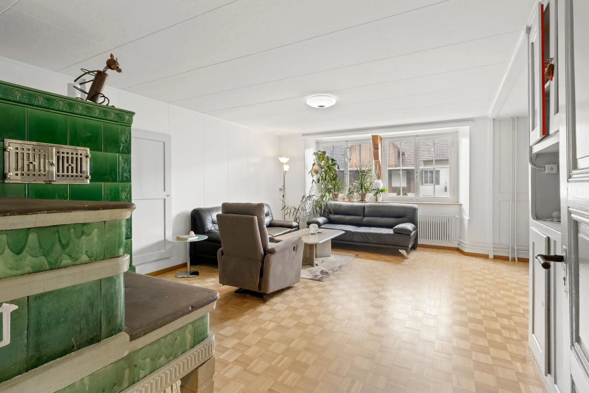 Charmantes 9-Zimmer-Reihenhaus mit Garage in Trasadingen kaufen