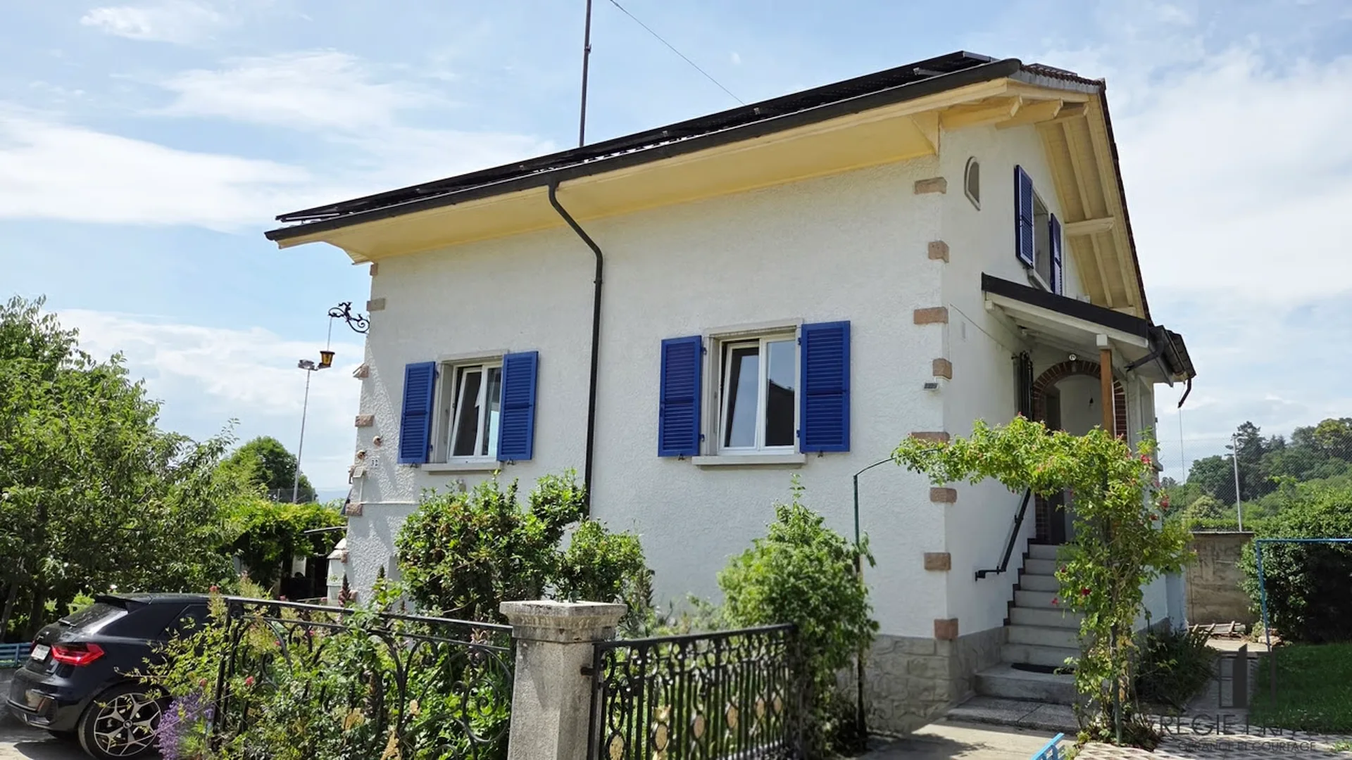 Apartment with private basement and huge garden