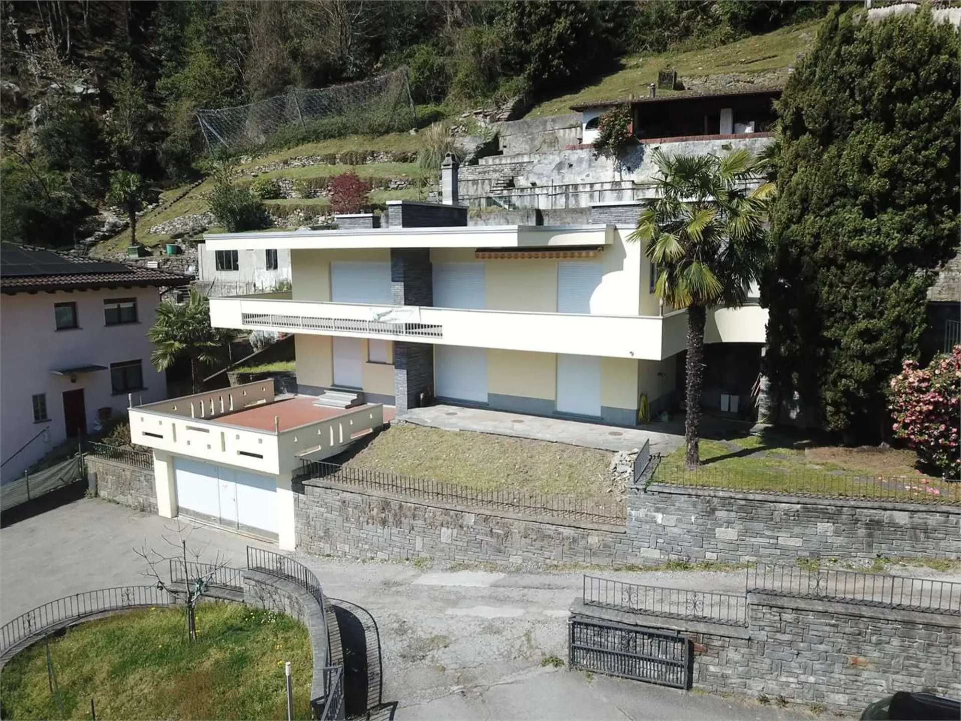 Villa in bevorzugter Lage mit Burgblick