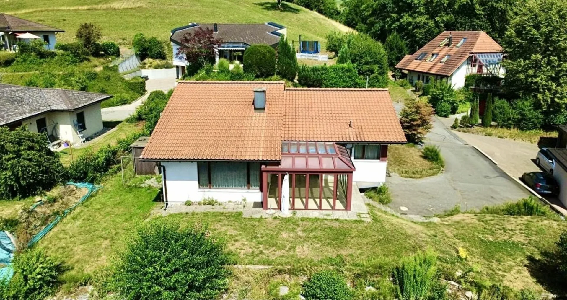 Casa unifamiliare in una posizione tranquilla con vista panoramica!