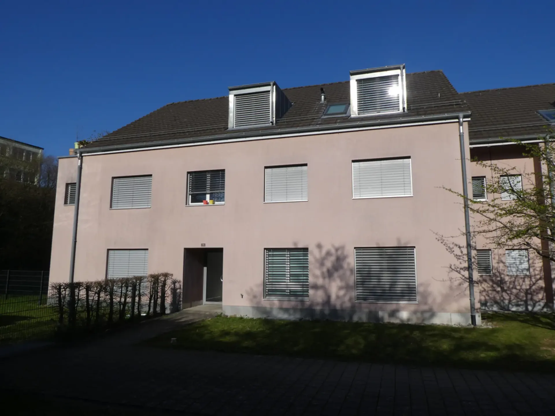 Sunny 4-room apartment with winter garden