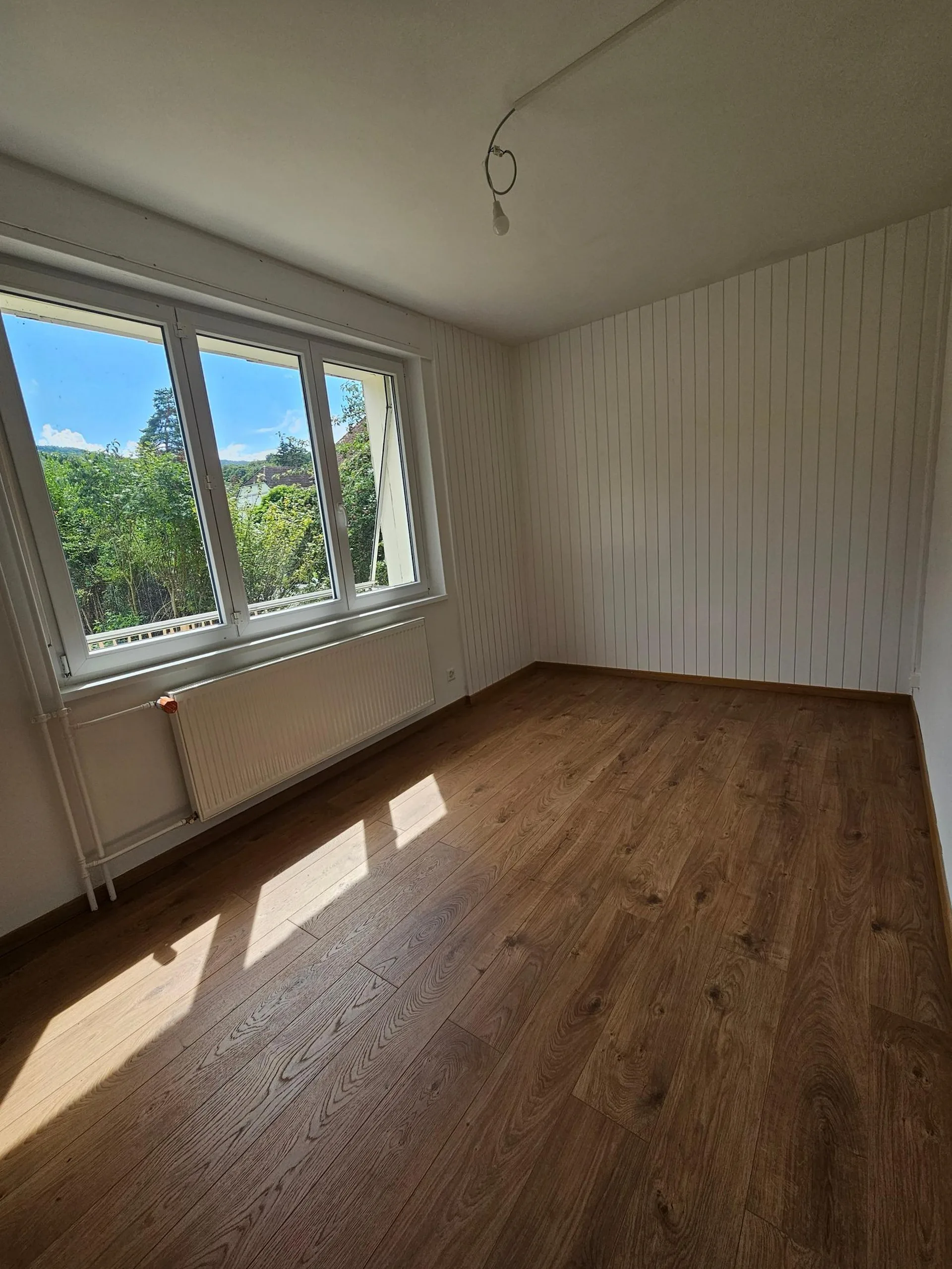 Zu vermieten renovierte 2-Zimmer-Wohnung in Chevenez