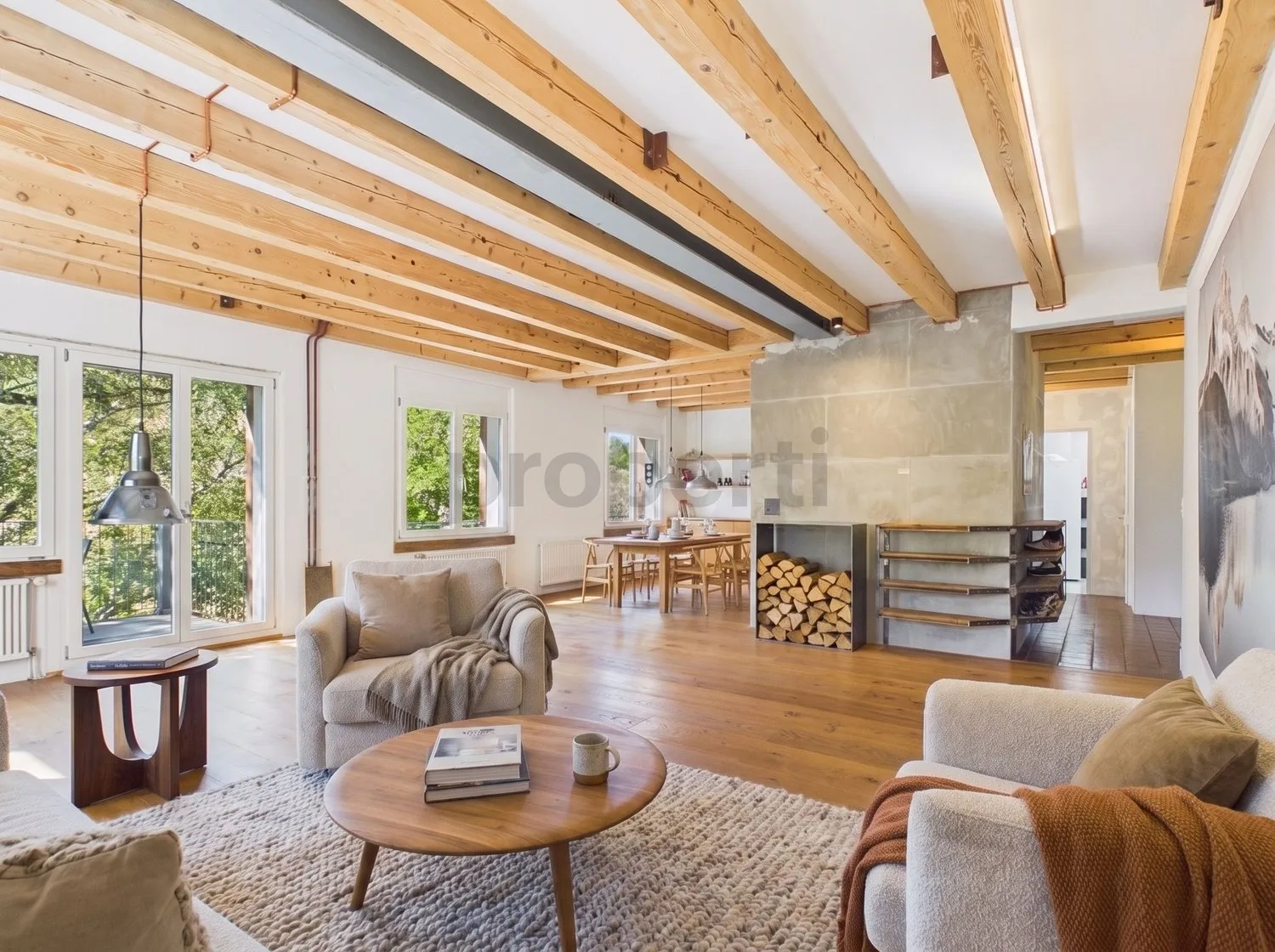 Appartamento affascinante e vicino alla natura di 4,5 locali con strutture comunitarie uniche, piscina e sauna in Zirbenholz ad Arisdorf