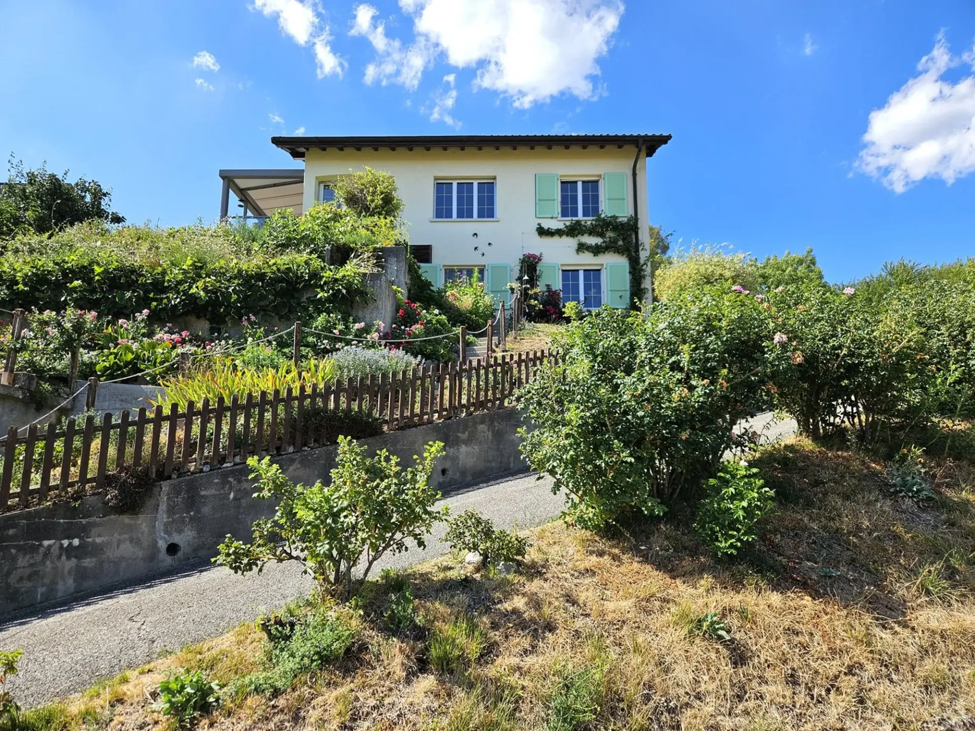 Villa individuelle avec vue panoramique sur la campagne et les Alpes