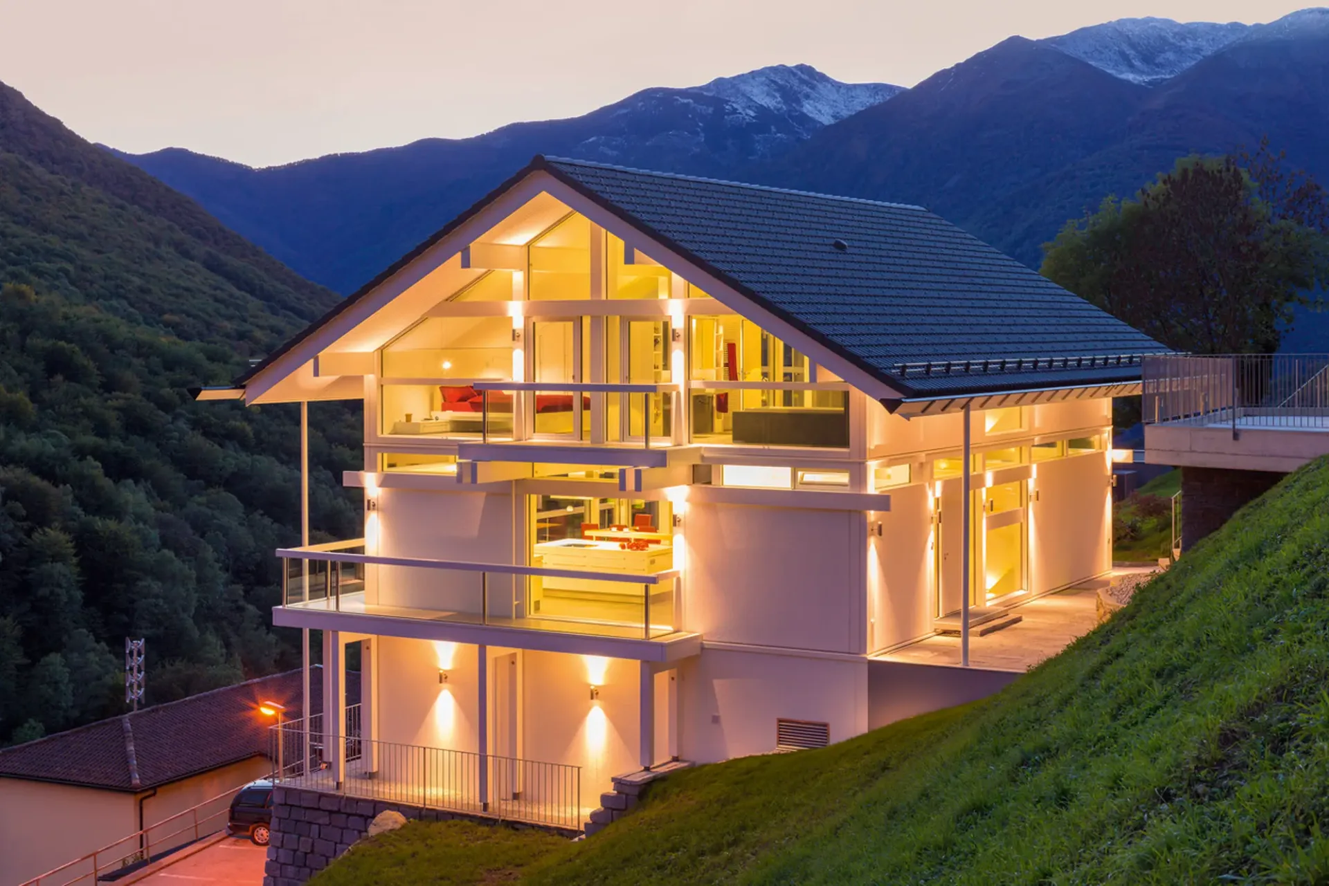 Oasi di Lusso e Design: Villa con Vista Panoramica a 360