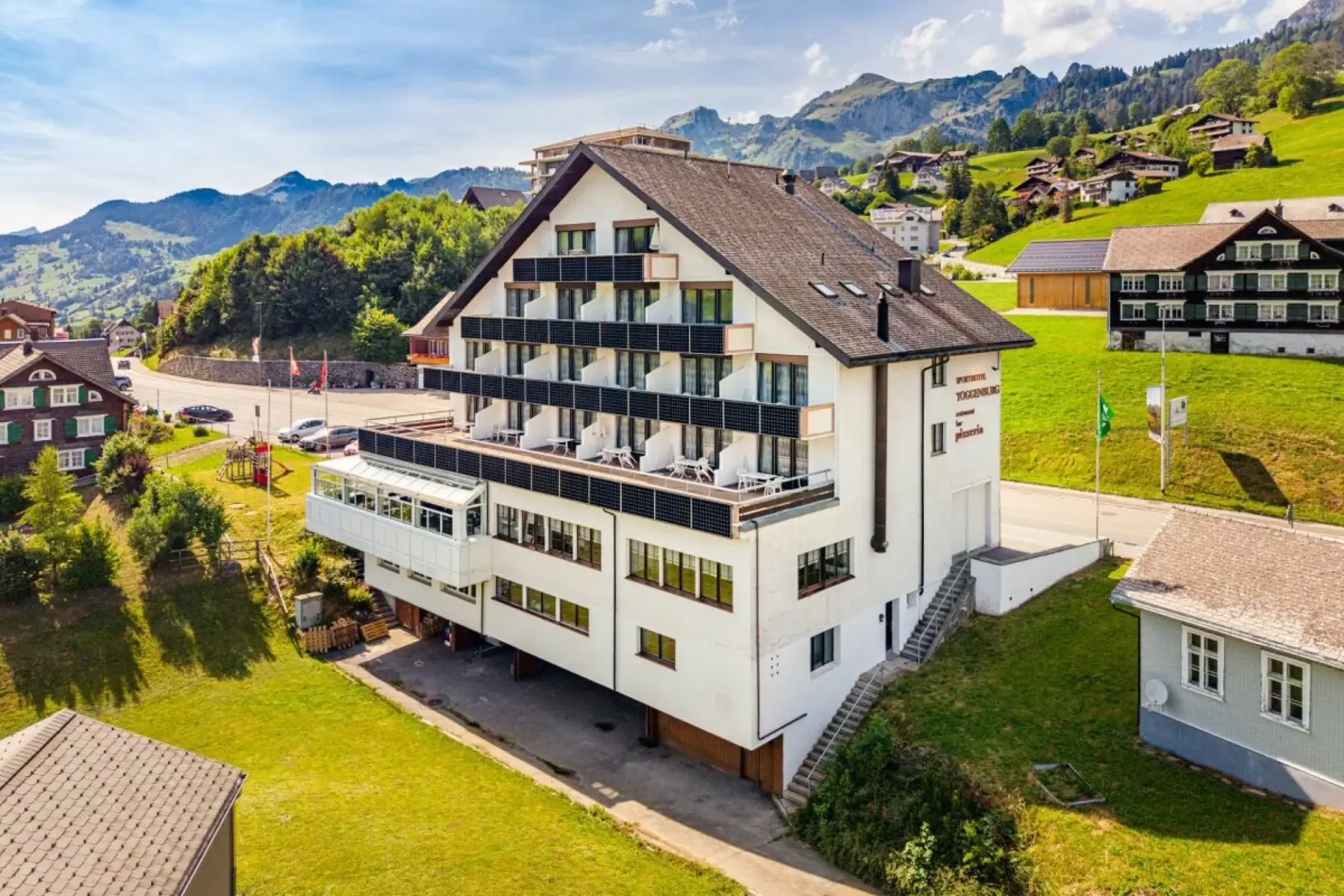 VIEL POTENZIAL AN BESTER LAGE: HOTEL TOGGENBURG MIT TRAUMAUSSICHT UND IDEALER STRUKTUR