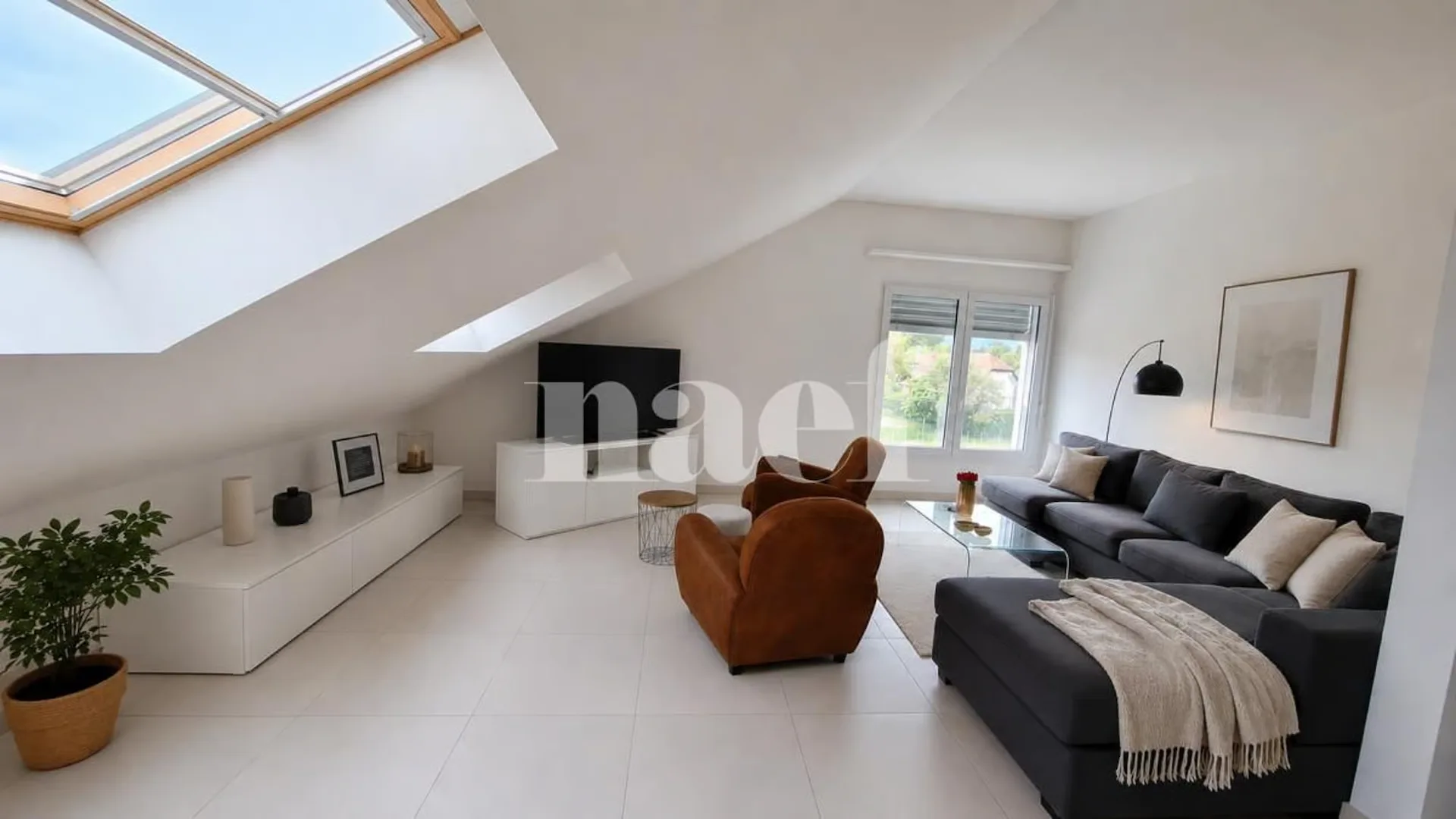Schönes Apartment im Zentrum des Dorfes mit 3 Zimmern von ca. 82m2 im 3. Stock mit gemeinsamem Garten