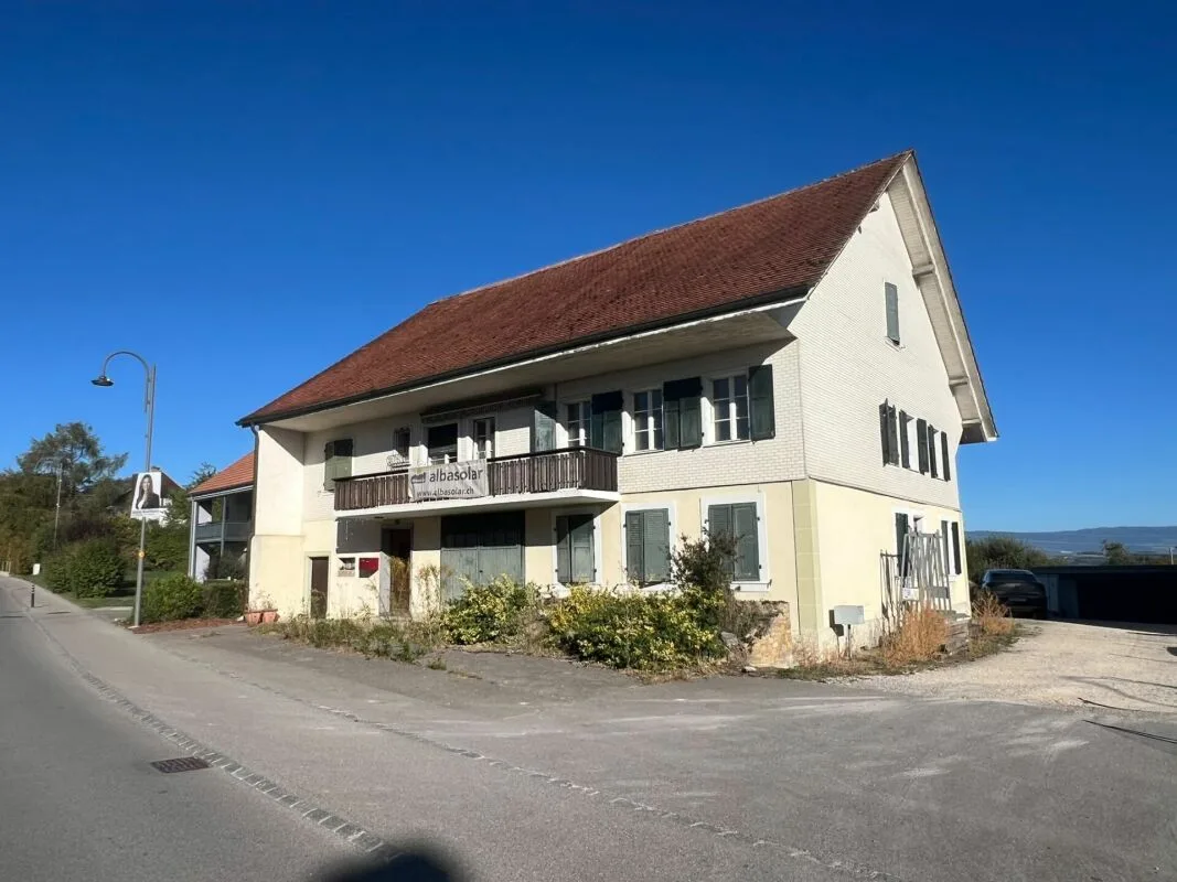 Charakteristisches Waadtländer Bauernhaus mit großem Potenzial für Umbauten