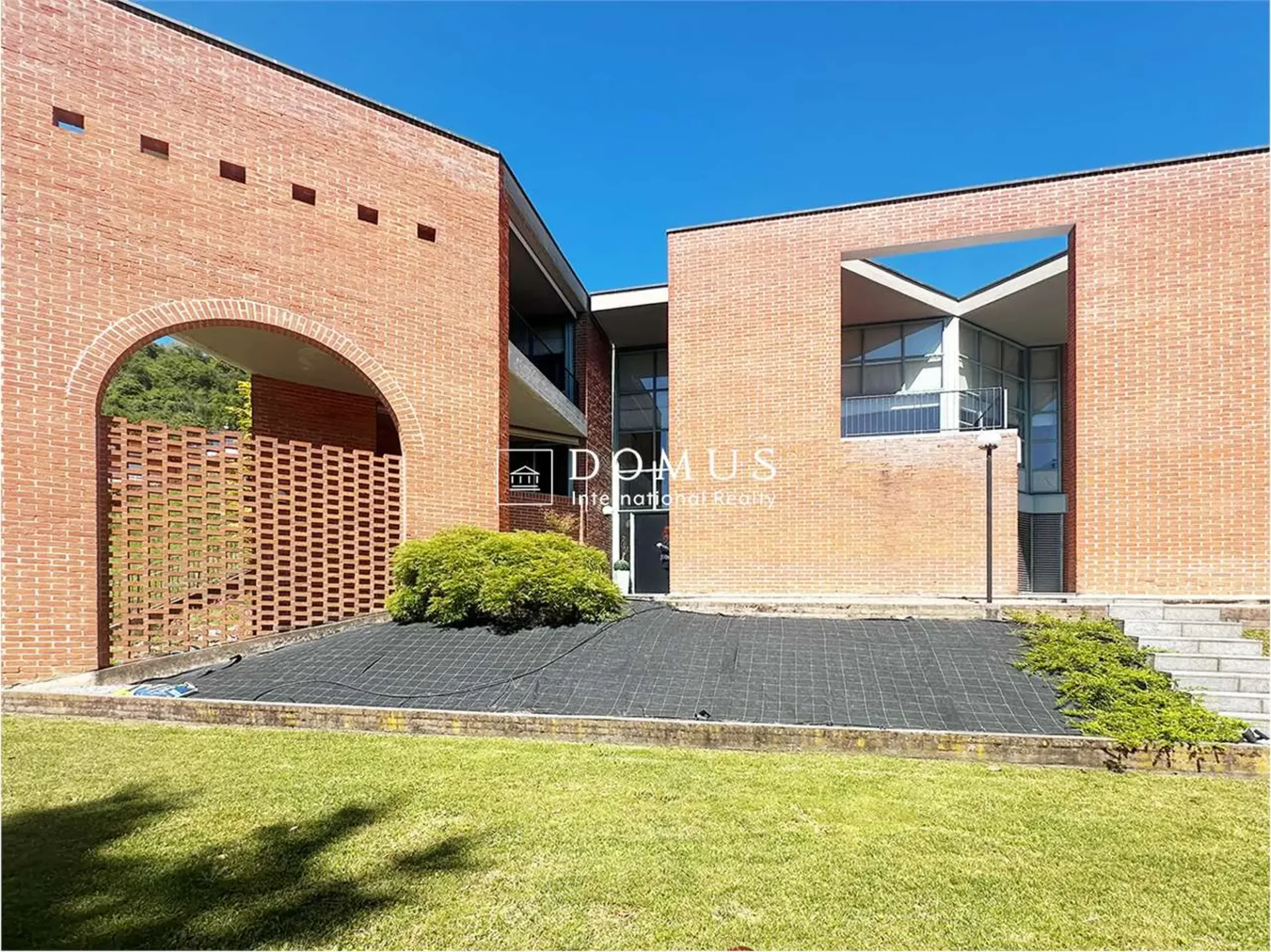Architektonische Villa mit Panoramablick