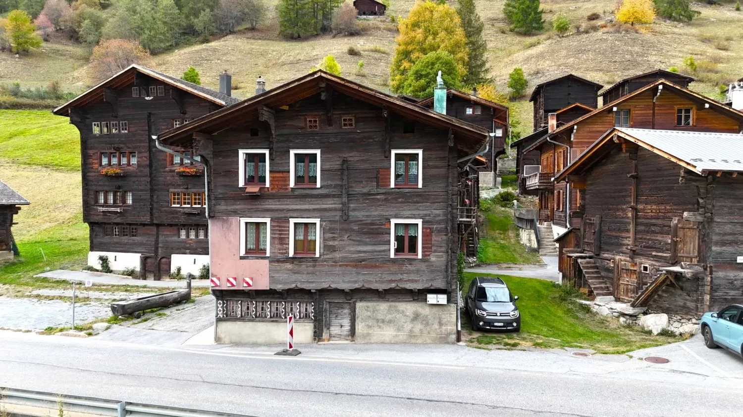 Traditional Valais house with charm and potential