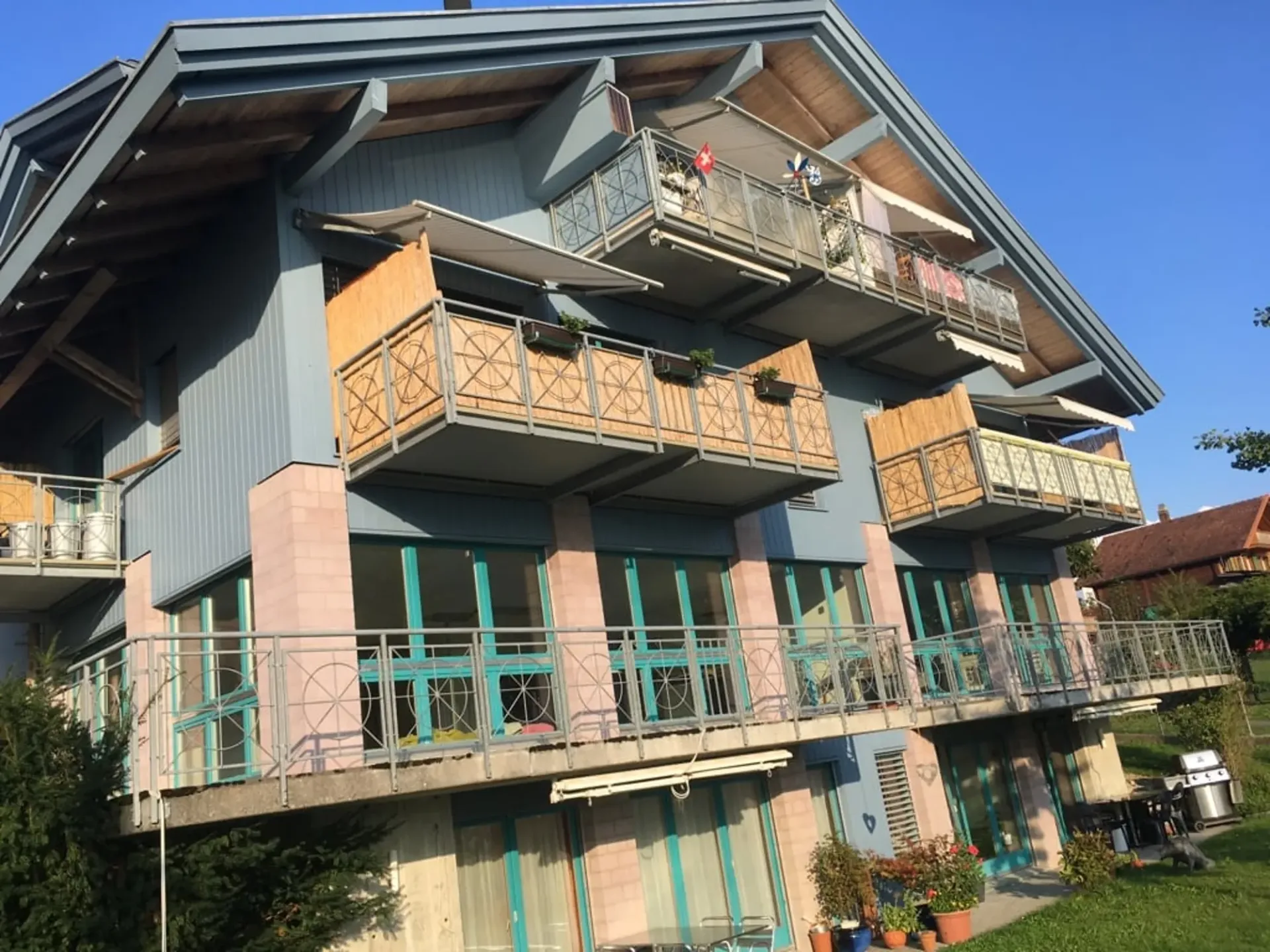Charmante 3.5-Zimmer-Dachwohnung mit traumhaftem See- und Bergblick in Brienz