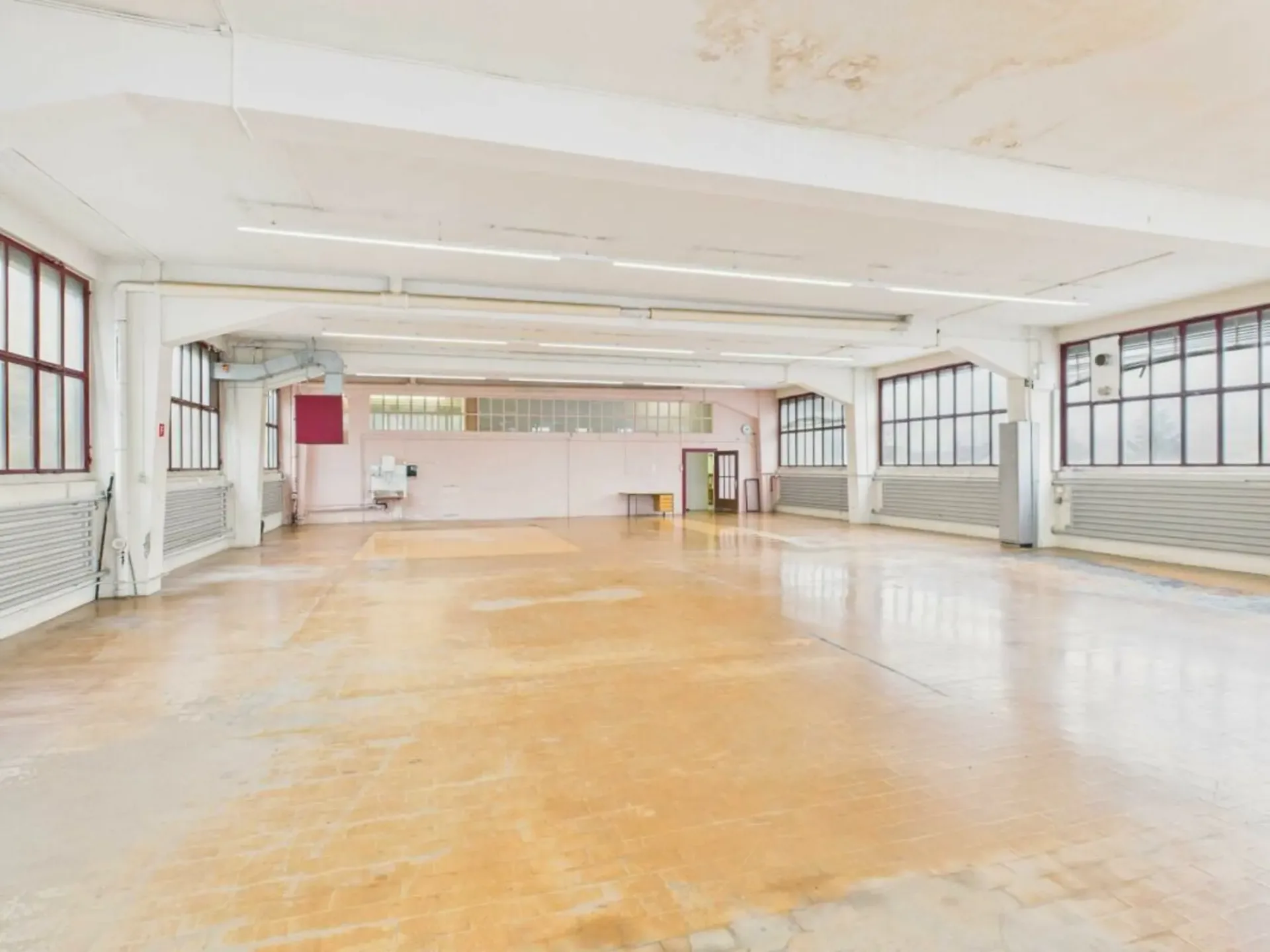 465 m² d'espace commercial, de stockage ou d'atelier