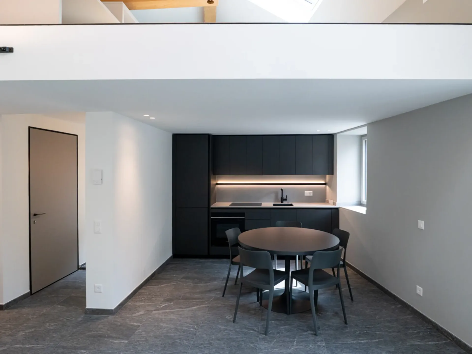MUGGIO: 3,5 Zimmer mit Galerie, zum Wohnen auch als Zweitwohnsitz
