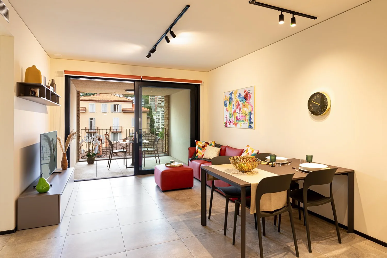 LUGANO ZENTRUM - 2,5-ZIMMER-WOHNUNG MIT TERRASSE ZU VERMIETEN (ref. 103)