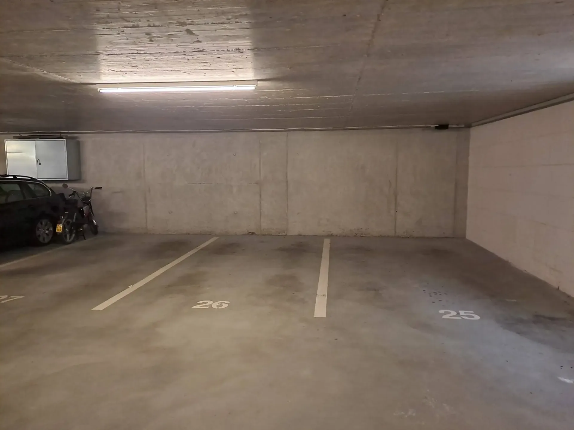 2 places de parking pour voitures (côte à côte) dans le développement Weiherallee (prêt pour la mobilité électrique)