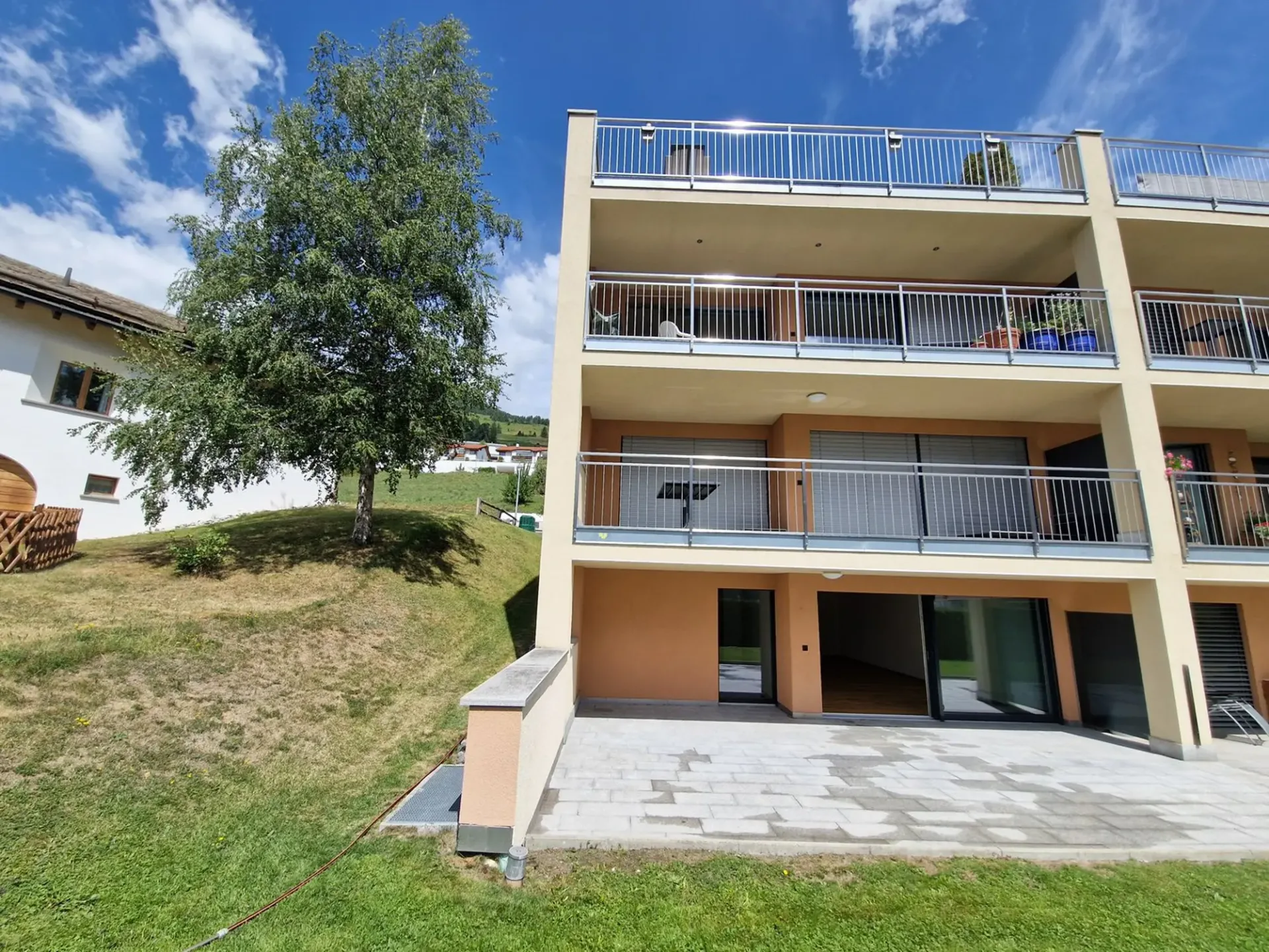 Appartamento giardino di nuova costruzione (seconda casa) con vista da sogno vicino alle funivie Motta Naluns