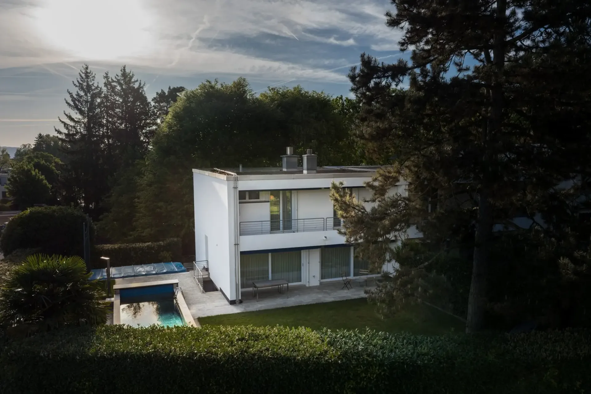 Traumhaftes eigenständiges REH mit wundervollem Garten totalsaniert und hochwertigem Edelstahlpool