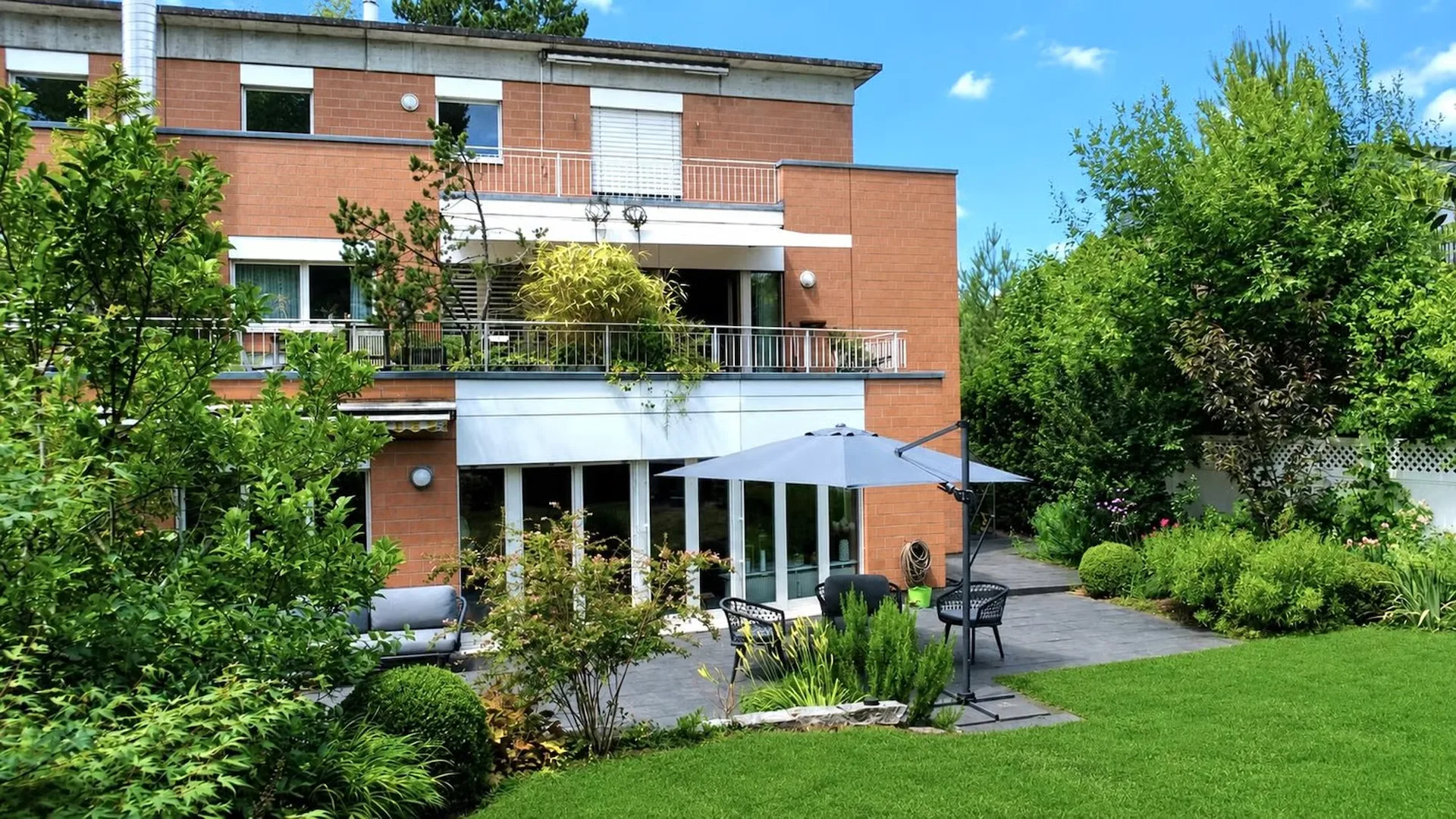 BS: 4.5 Zi. Gartenwohnung an ruhiger Lage auf dem Bruderholz m. Hobbyraum, Einstellplatz uvm.