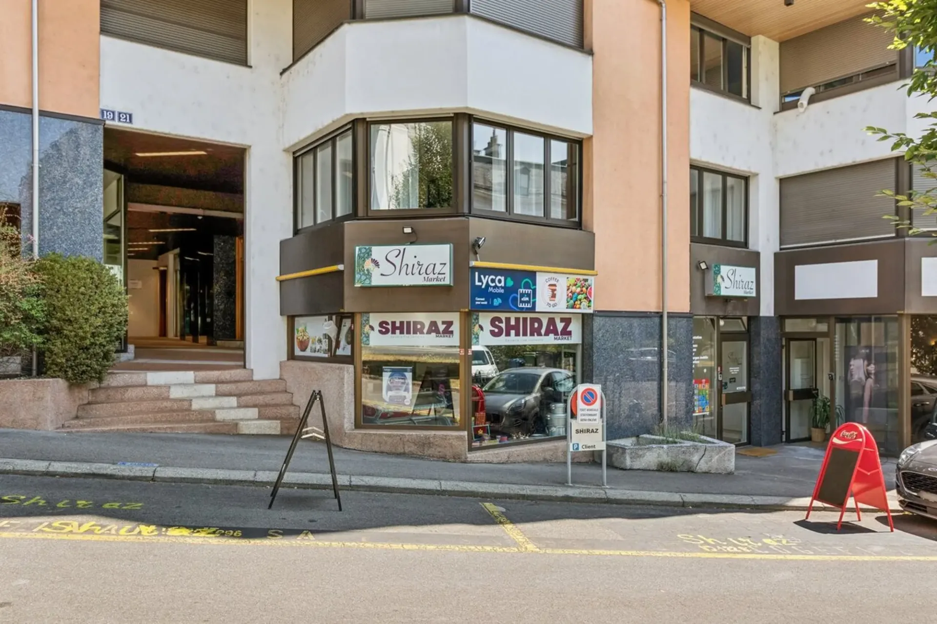 Rendita di circa il 10,9% su capitale proprio - Ensemble commerciale e residenziale