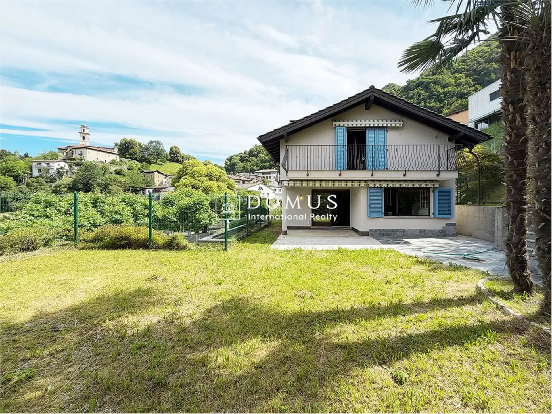 Villa mit privatem Garten in Carabbia