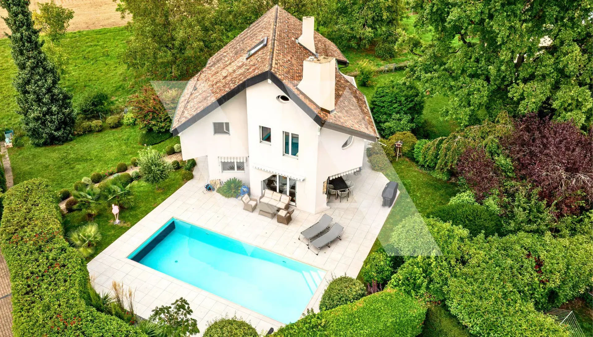 A vendre - Villa de caractère avec piscine à Signy