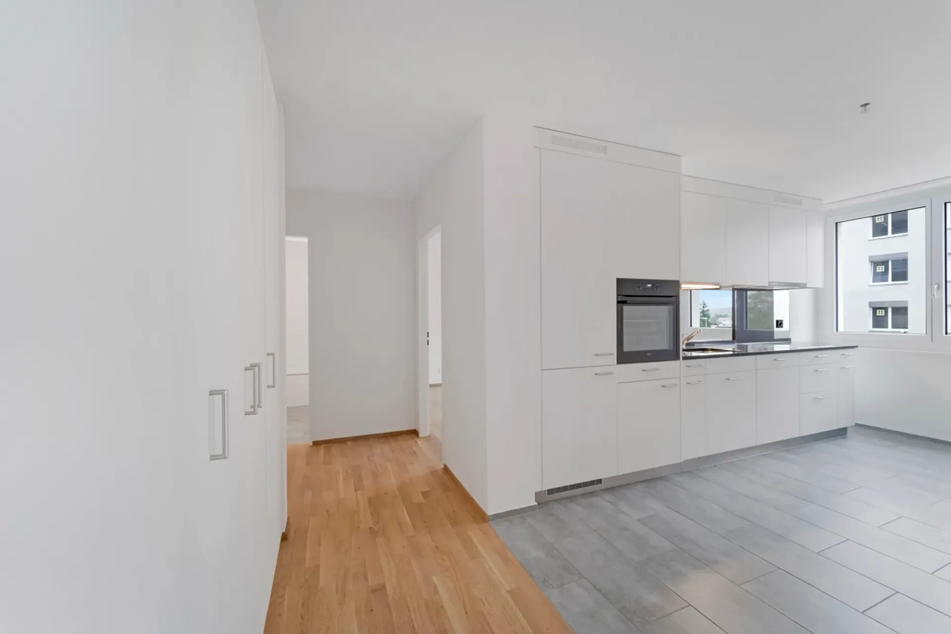 Moderne Wohnung mit Balkon