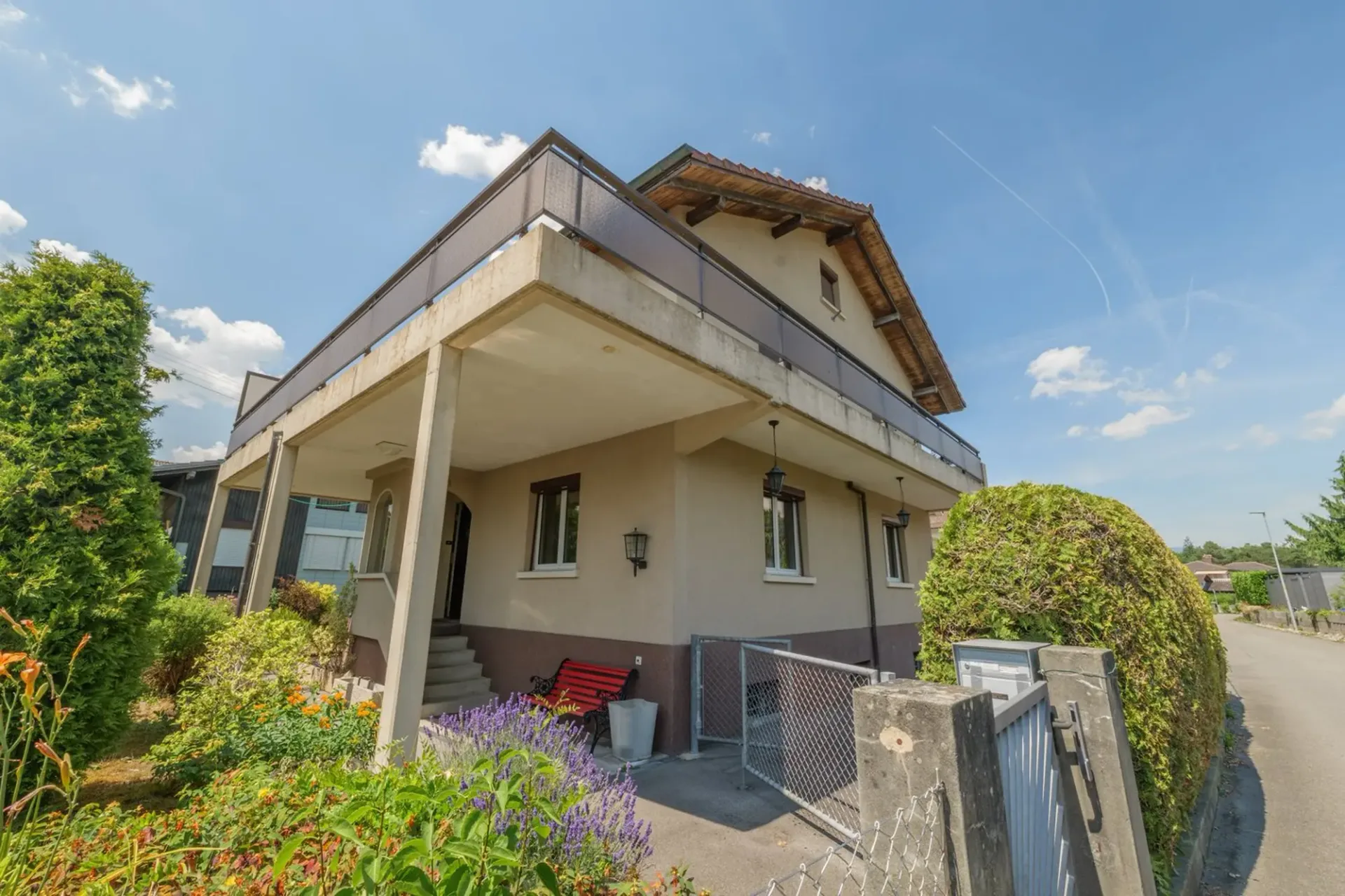 Charmantes 5-Zimmer-Einfamilienhaus in Studen – sofort verfügbar