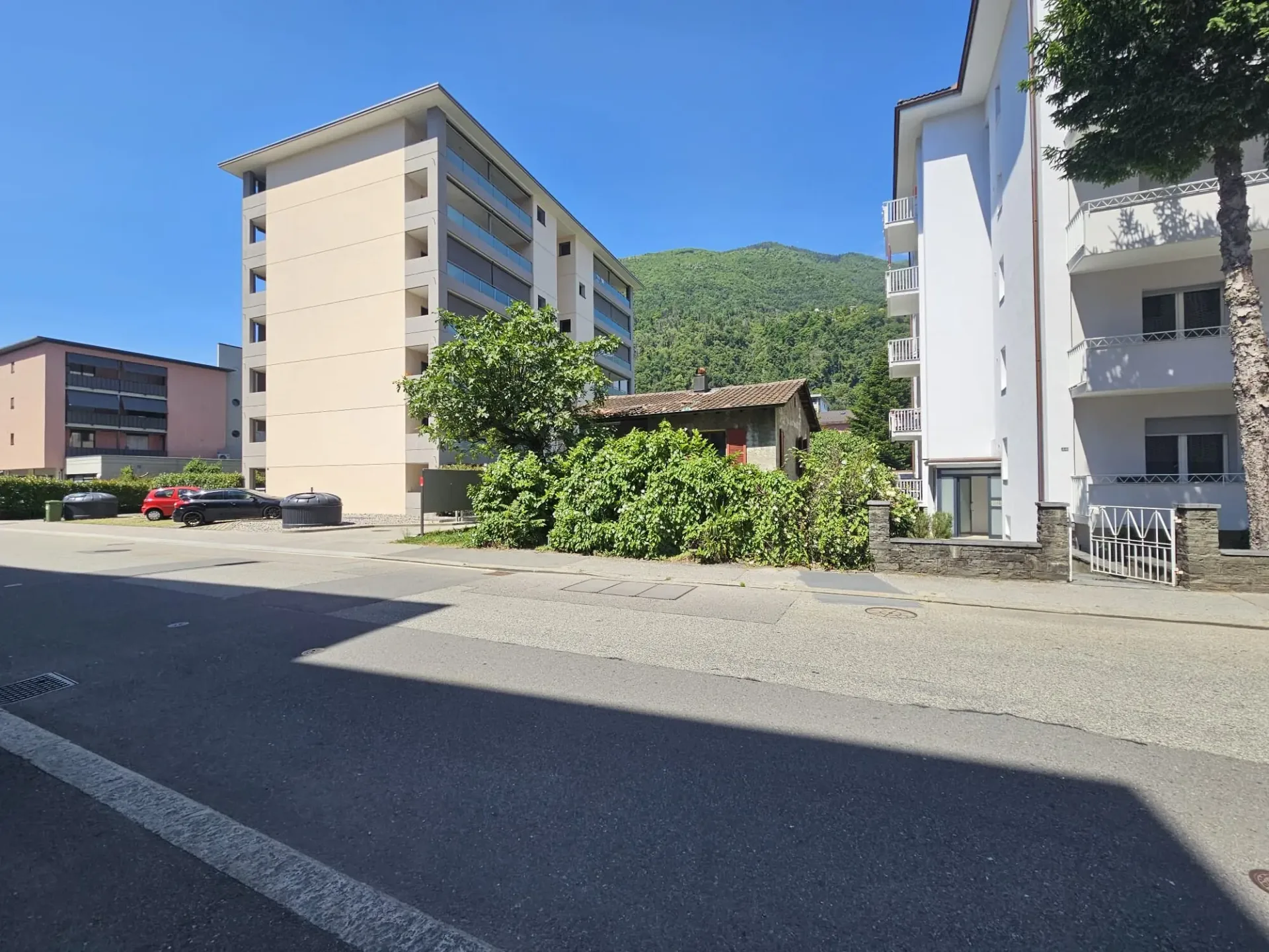 Schönes Grundstück mit genehmigter Baugenehmigung in Locarno