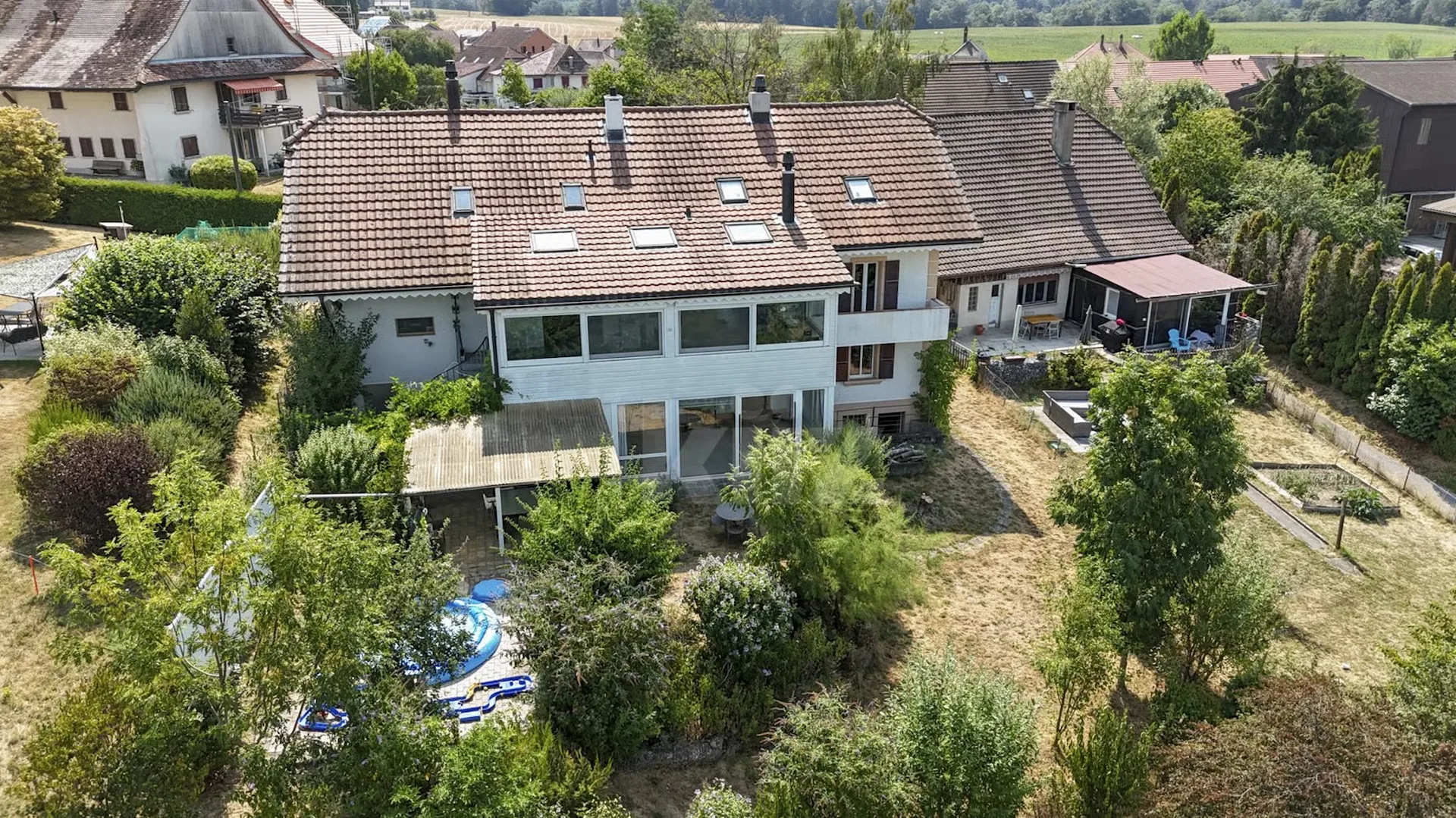 Charmantes Dorfhaus mit zwei Wohnungen