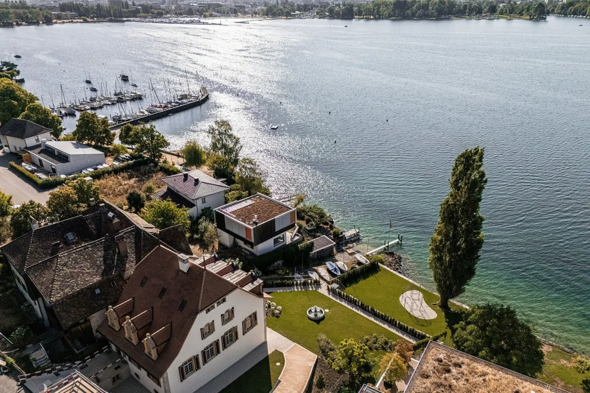 Einzigartige Villa mit direktem Seeanstoss