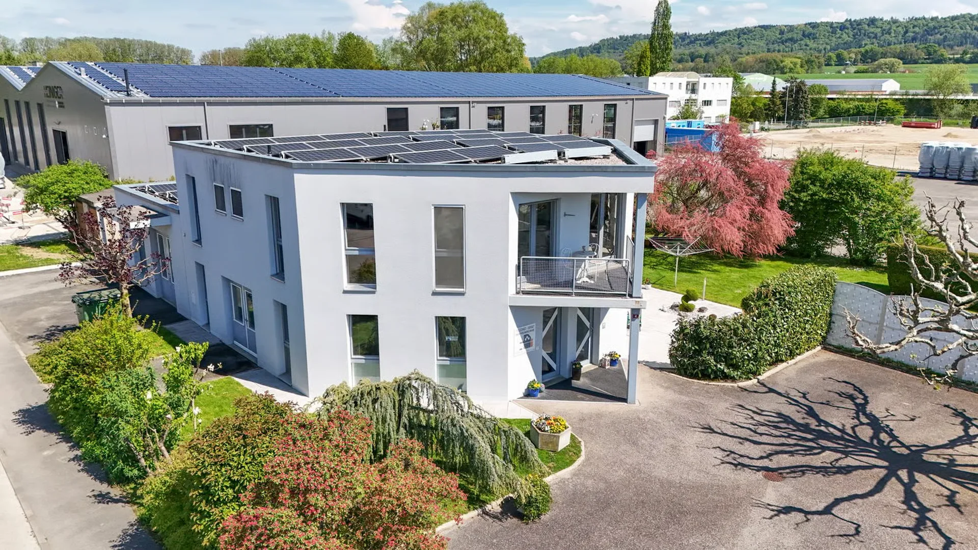 Werkstatt und Wohnraum in Gewerbegebiet