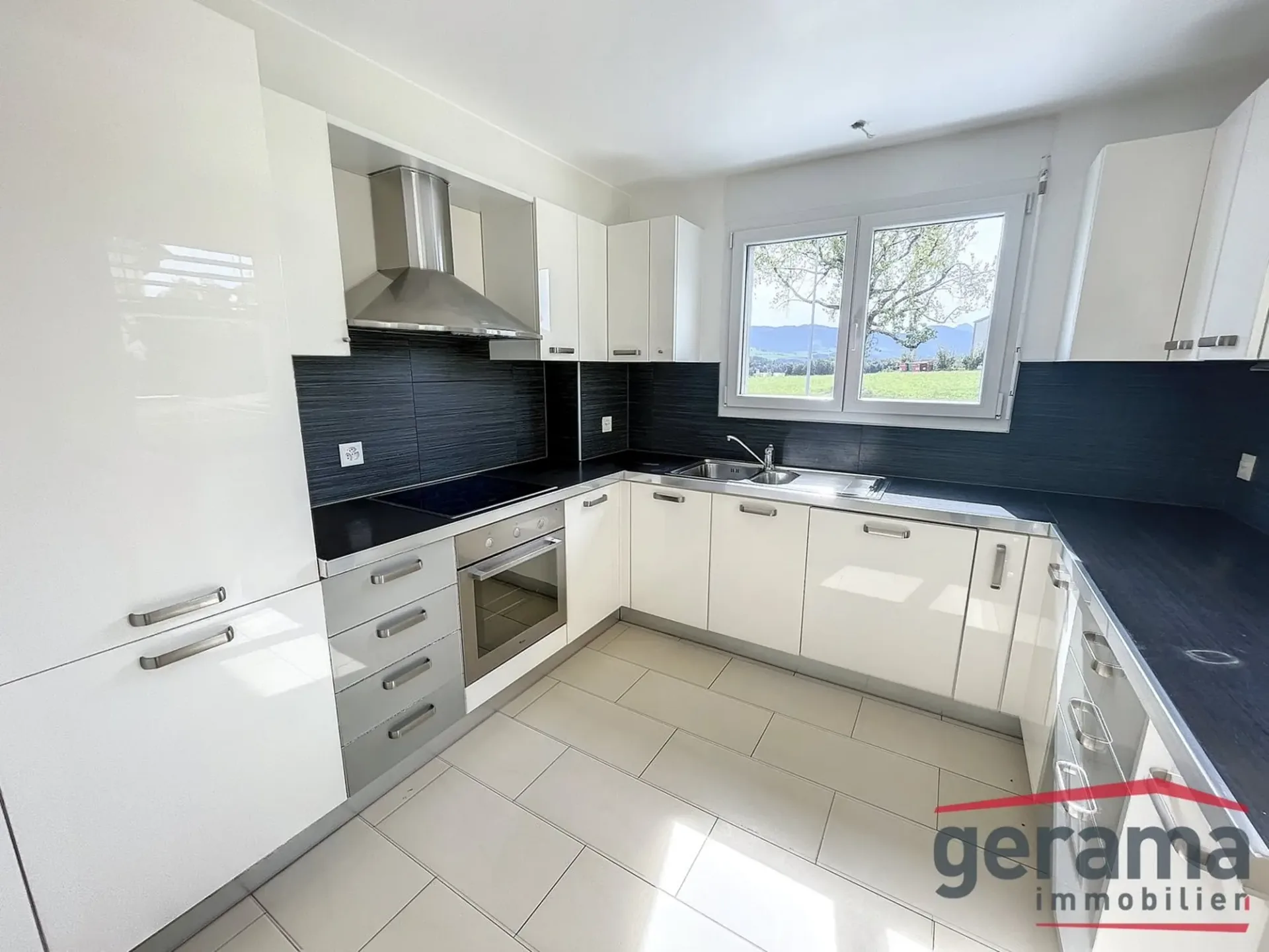 Wohnung 4.5 Zimmer im 1. Stock