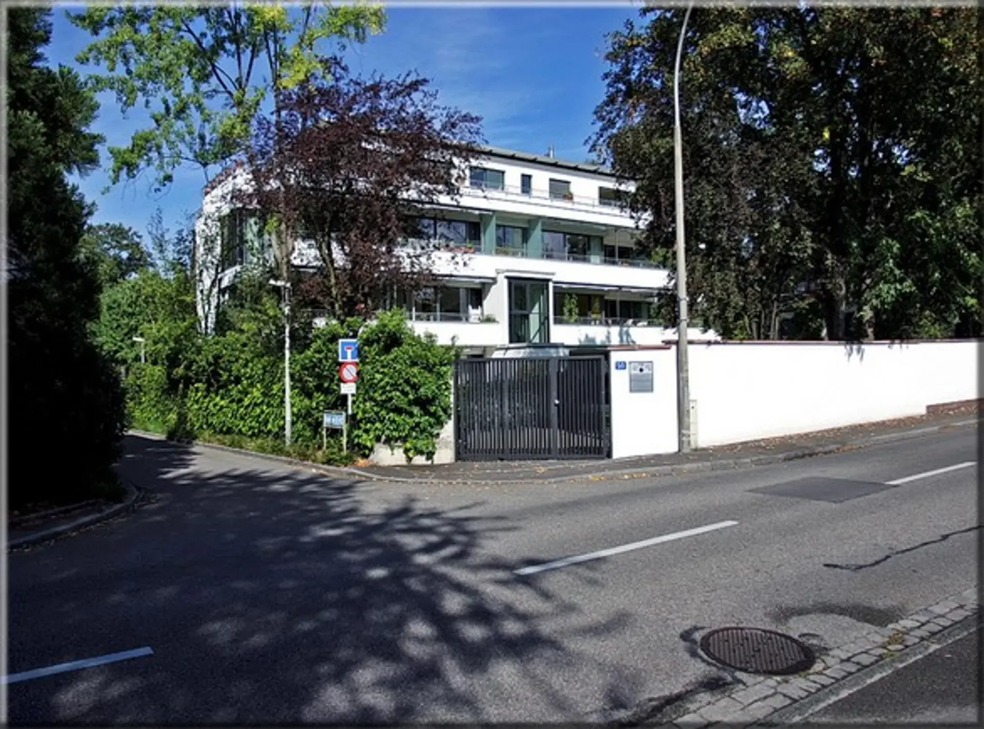 Appartamento luminoso 4.5 locali con balcone vicino al centro città e al villaggio