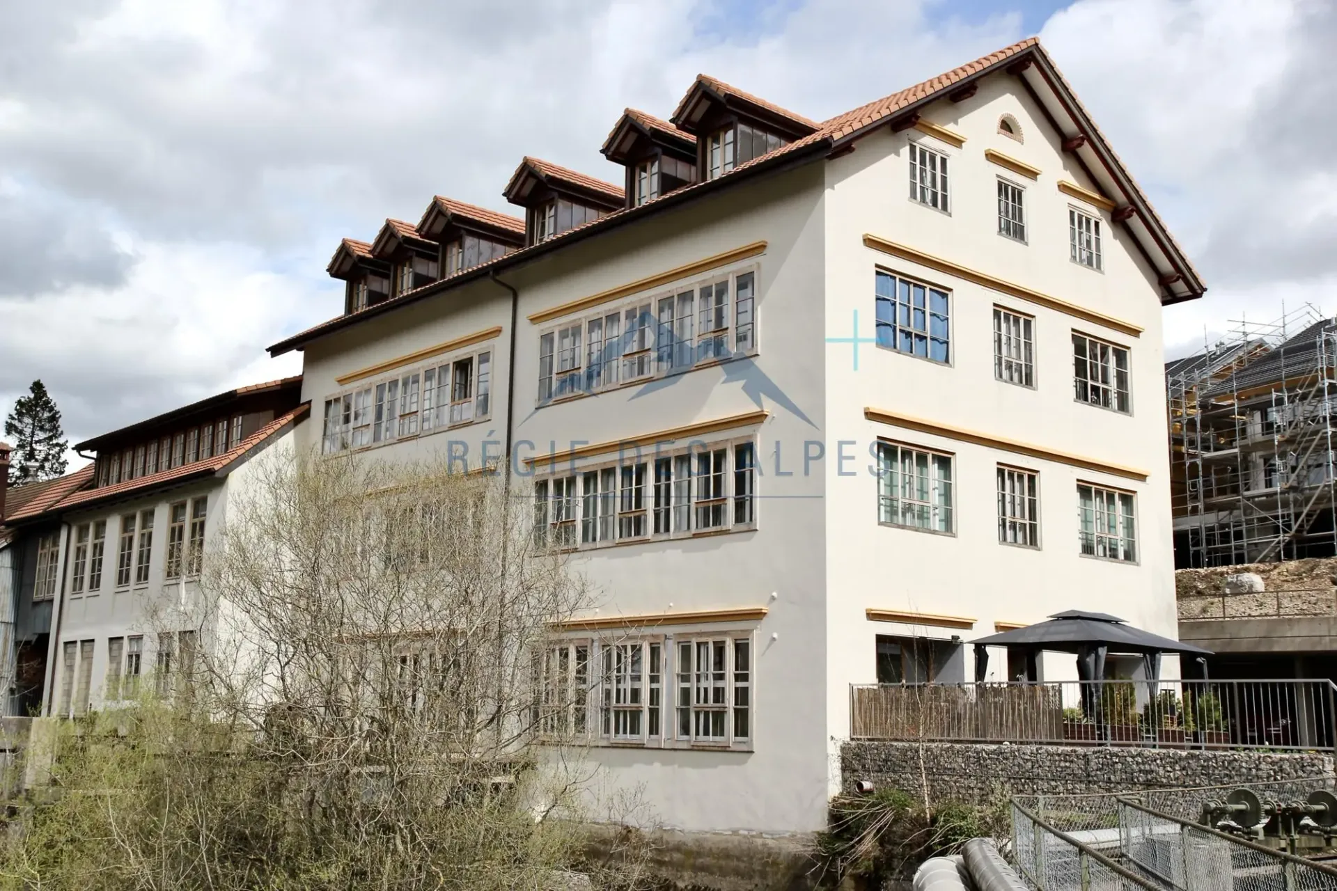 Wohnung am Flussufer: Moderne und Idylle in der Nähe der Natur (Lot 8)