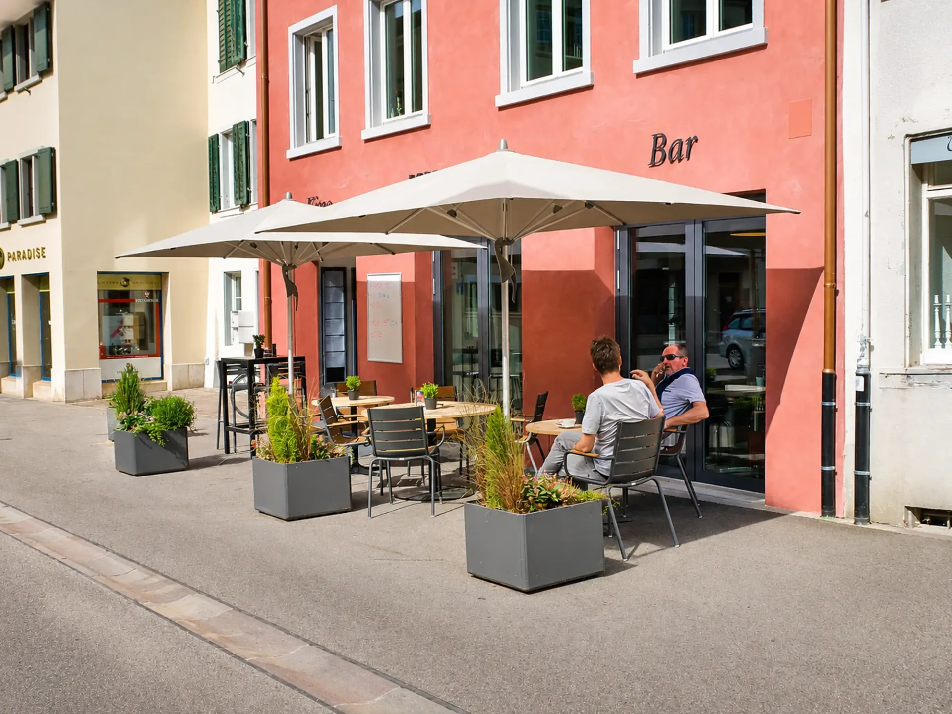 Modernes Café- oder Barkonzept mit Aussenterrasse im Liestaler Stedtli