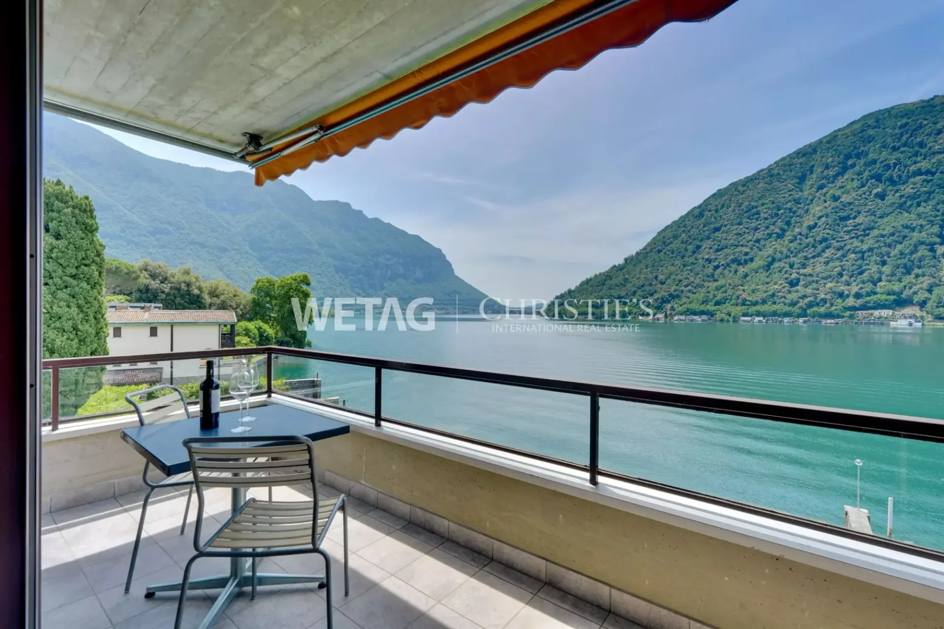 Penthouse-Wohnung direkt am See in Lugano-Maroggia zu verkaufen mit Innen-/Aussenpool, Bootsplätzen & Zweitwohnsitz