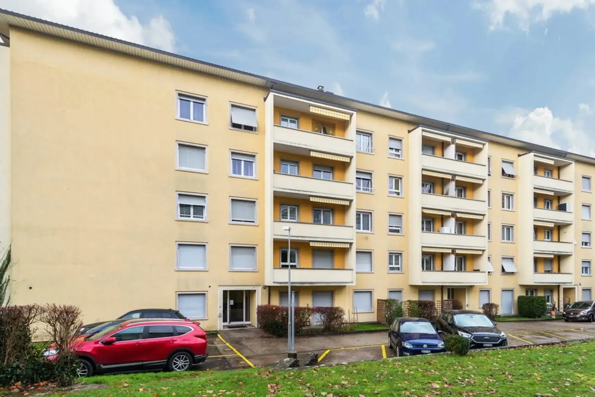 Sehr schönes Apartment im 1. Stock mit Balkon