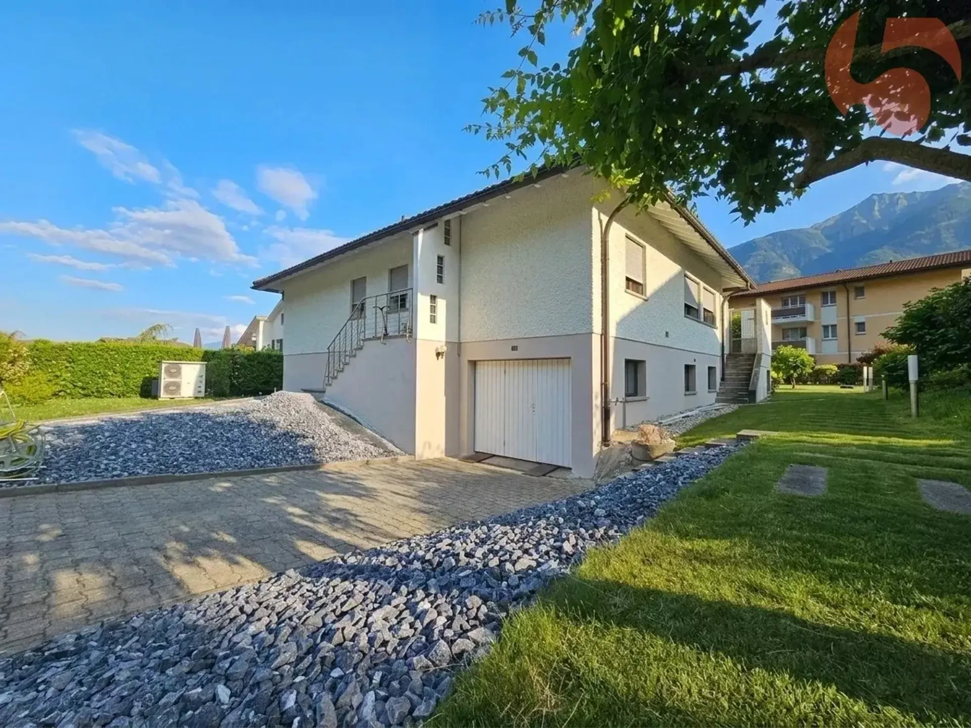 Magnifique villa de 6.5 Pièces avec atelier et un grand garage