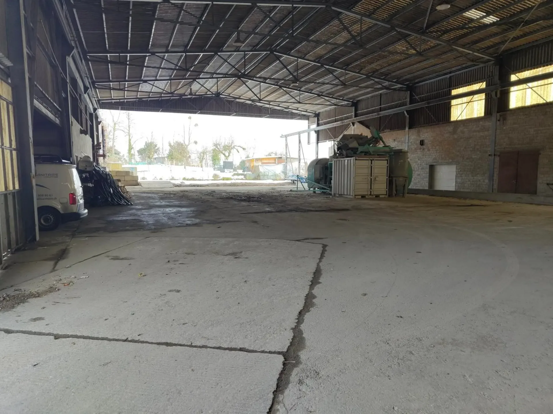 Großes Gewerbe-Lager in Aubonne - 1200 m²