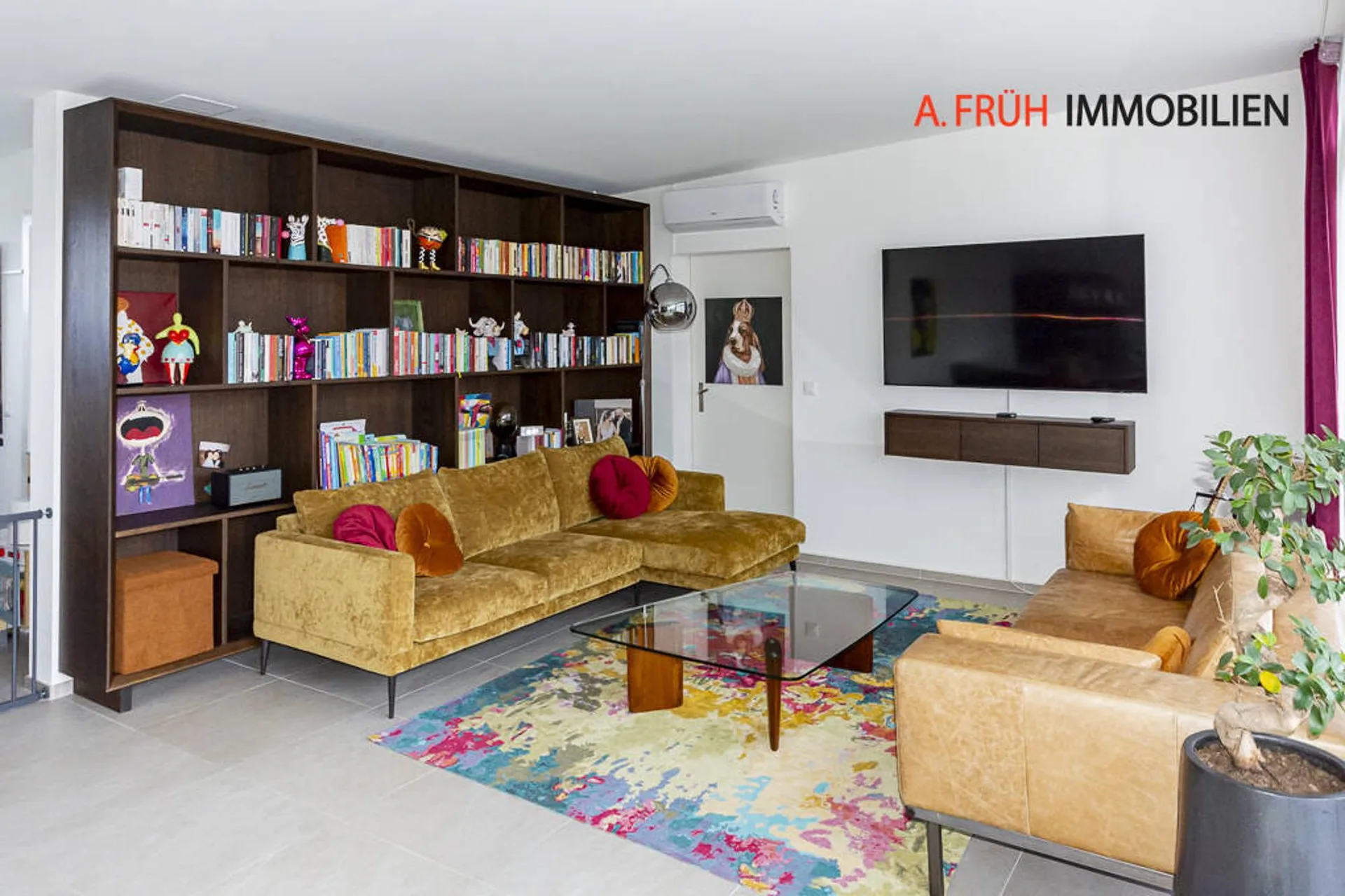Maisonettewohnung mit Stil: Modernes Wohnkonzept und sonnige Balkone
