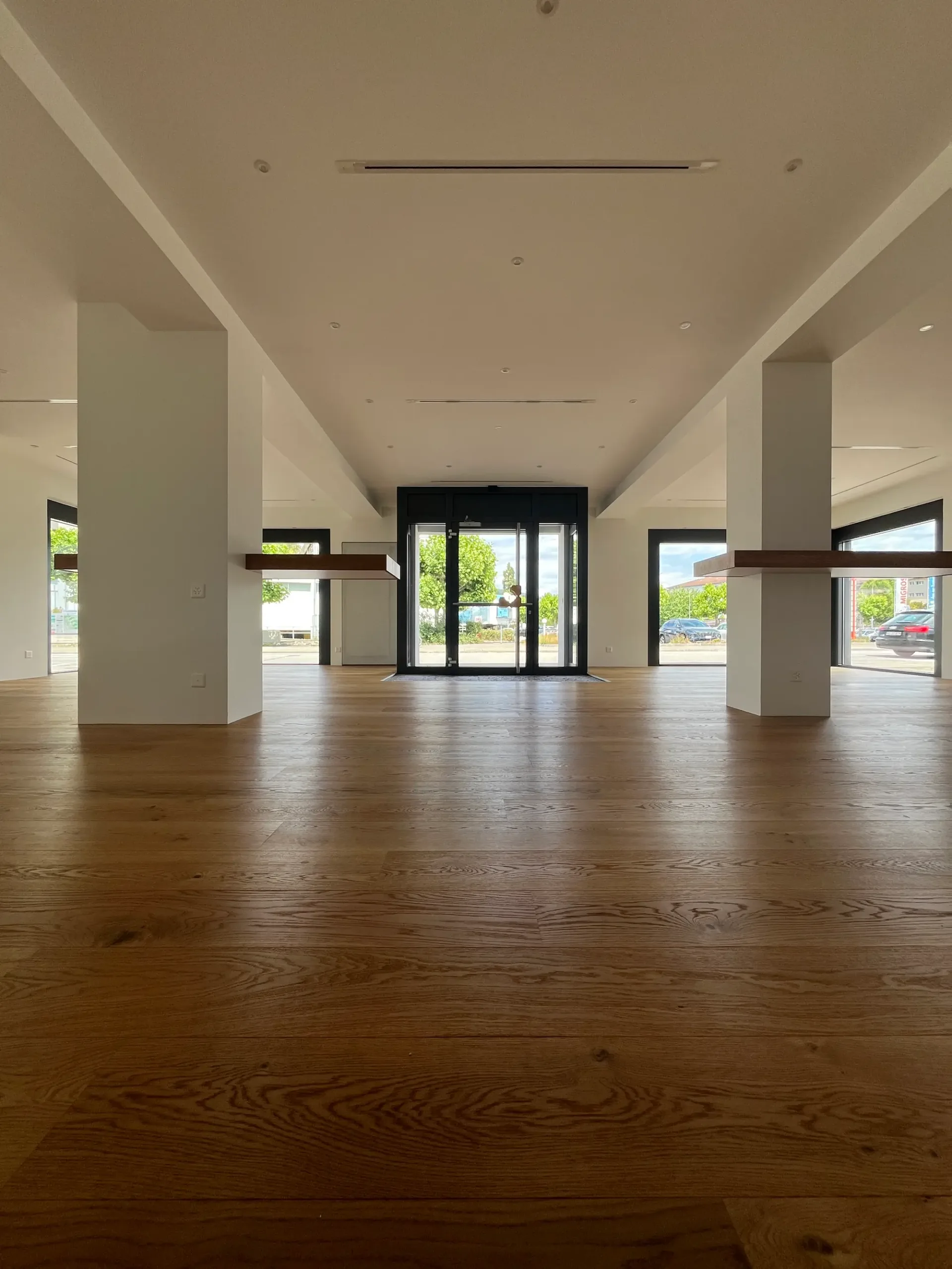 Espaces commerciaux et de bureaux modernes à louer
