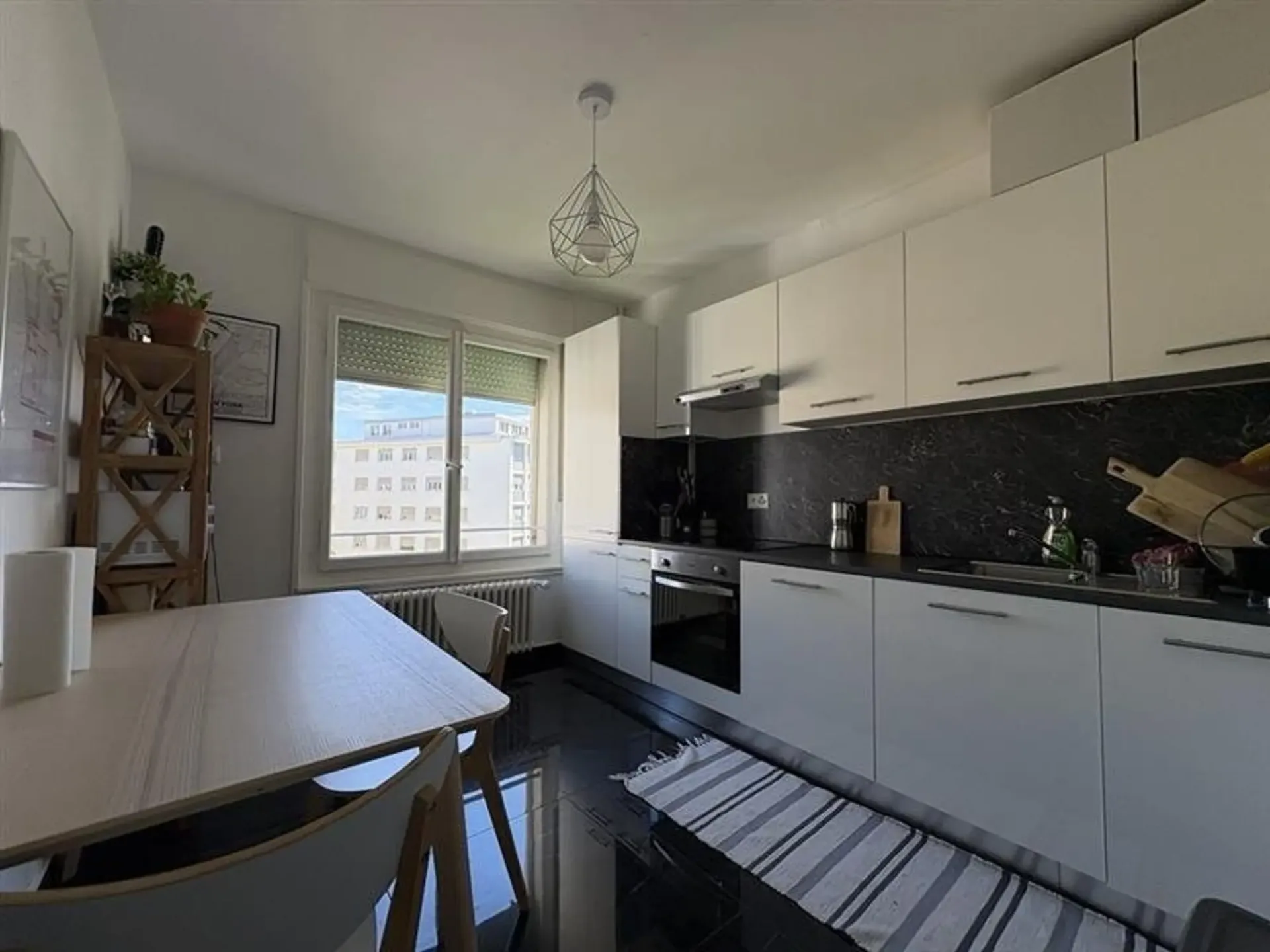Bel appartement 2p. proche de toutes les commodités