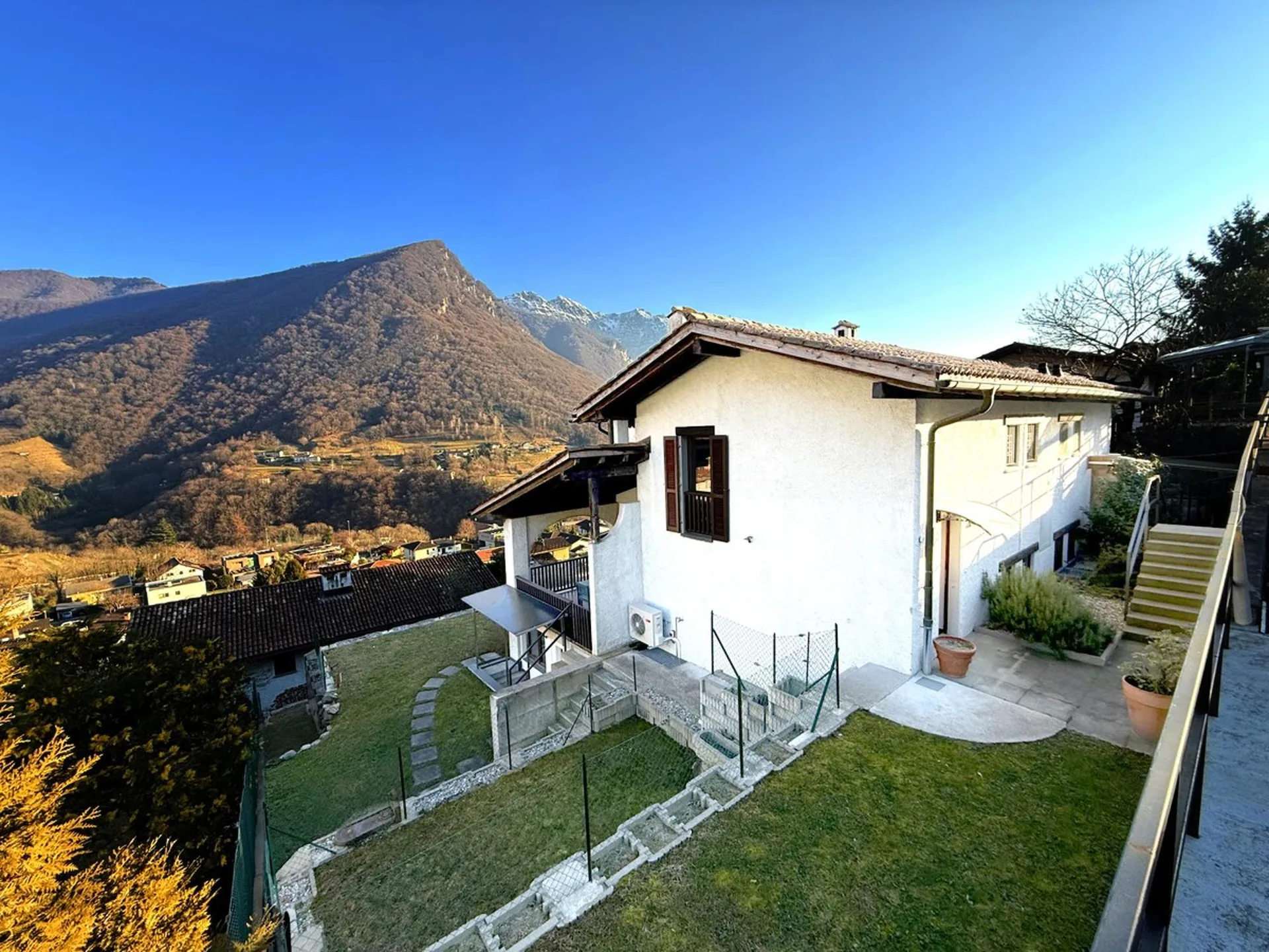 Schönes Haus 6 mit renoviertem Garten und Panoramaterrasse